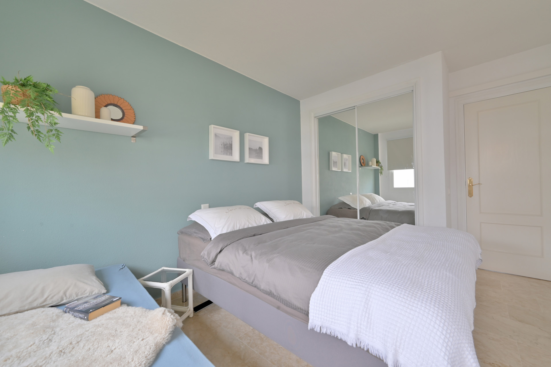 Refurbished 2-Bed Apartment with Terrace in Lower Calahonda — Calahonda