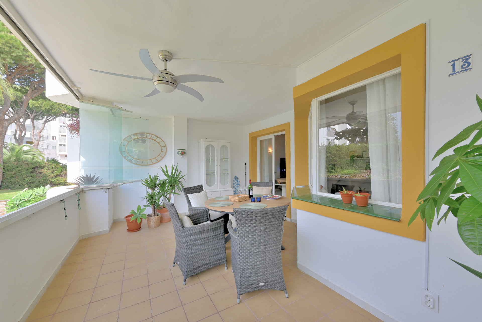Refurbished 2-Bed Apartment with Terrace in Lower Calahonda — Calahonda