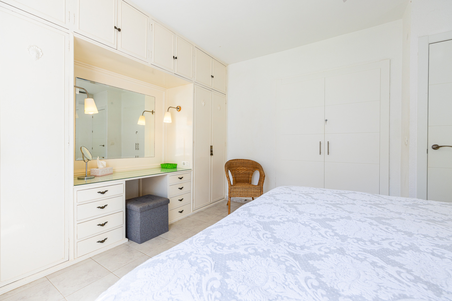 Front-Line Beach 2-Bed Apartment in Los Boliches, Fuengirola — Fuengirola