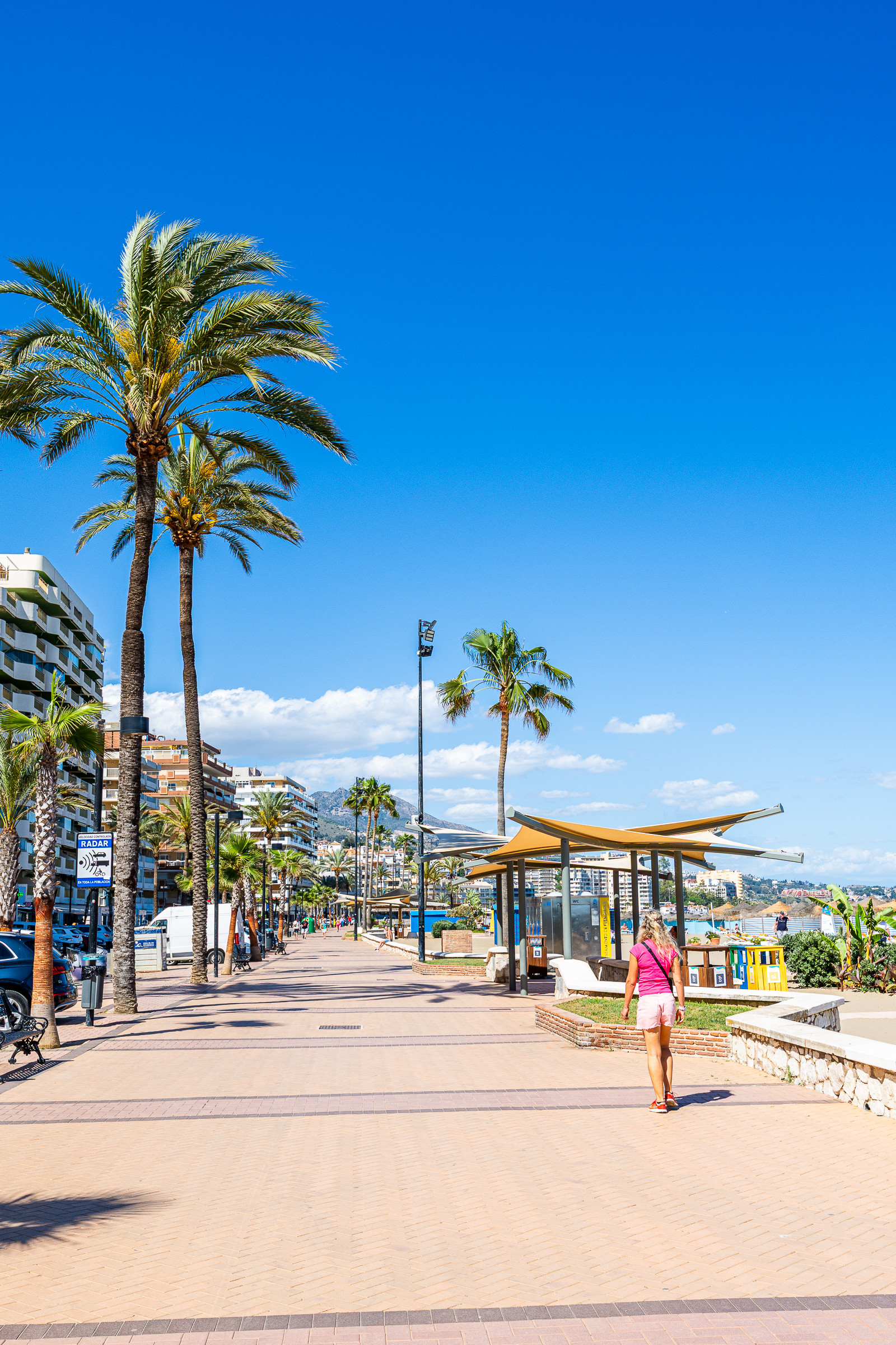 Front-Line Beach 2-Bed Apartment in Los Boliches, Fuengirola — Fuengirola