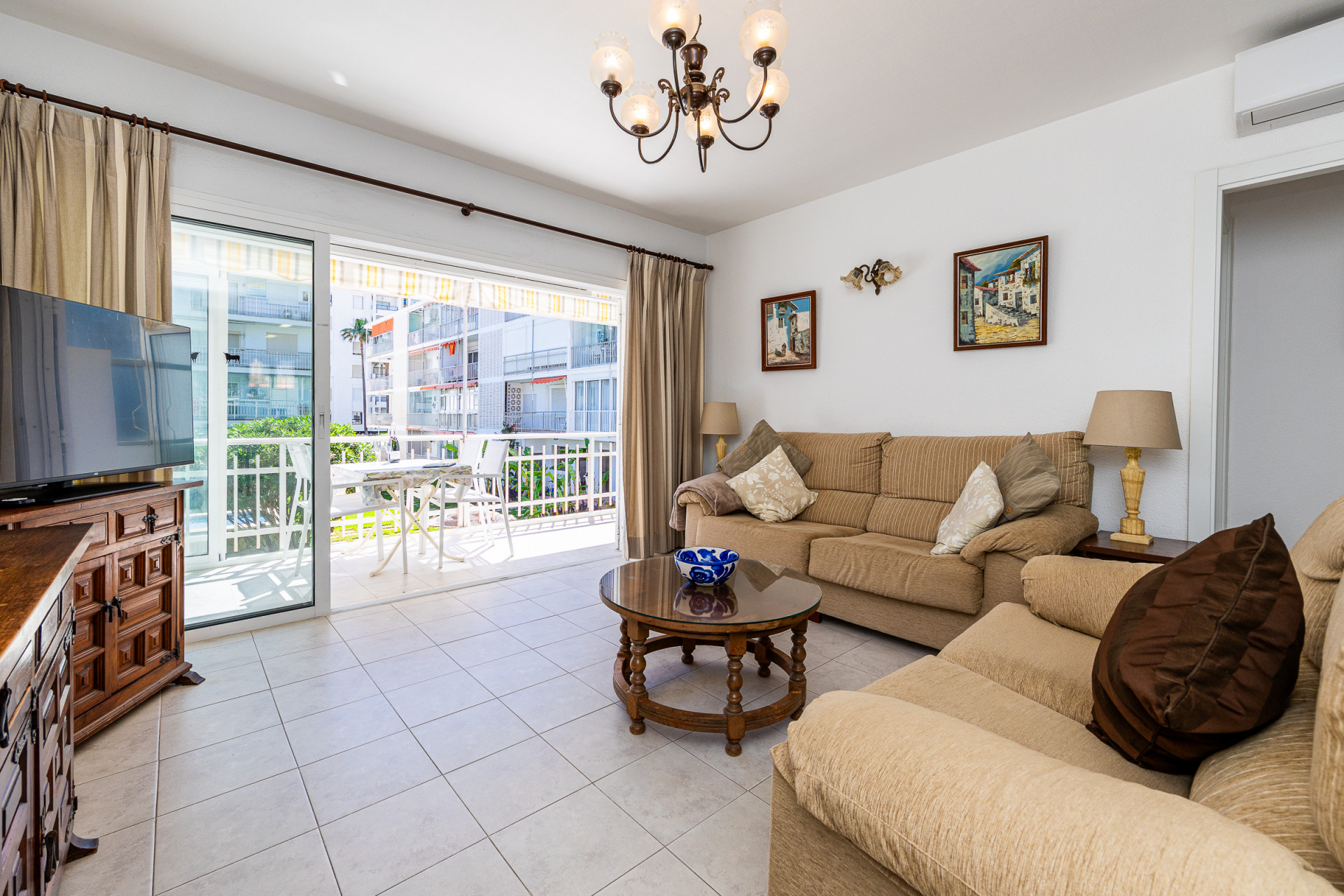 Front-Line Beach 2-Bed Apartment in Los Boliches, Fuengirola — Fuengirola