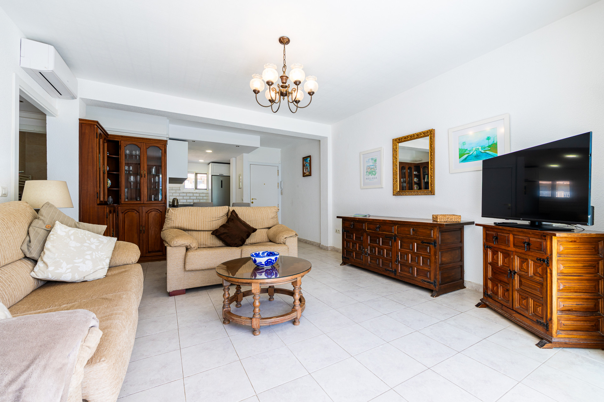 Front-Line Beach 2-Bed Apartment in Los Boliches, Fuengirola — Fuengirola