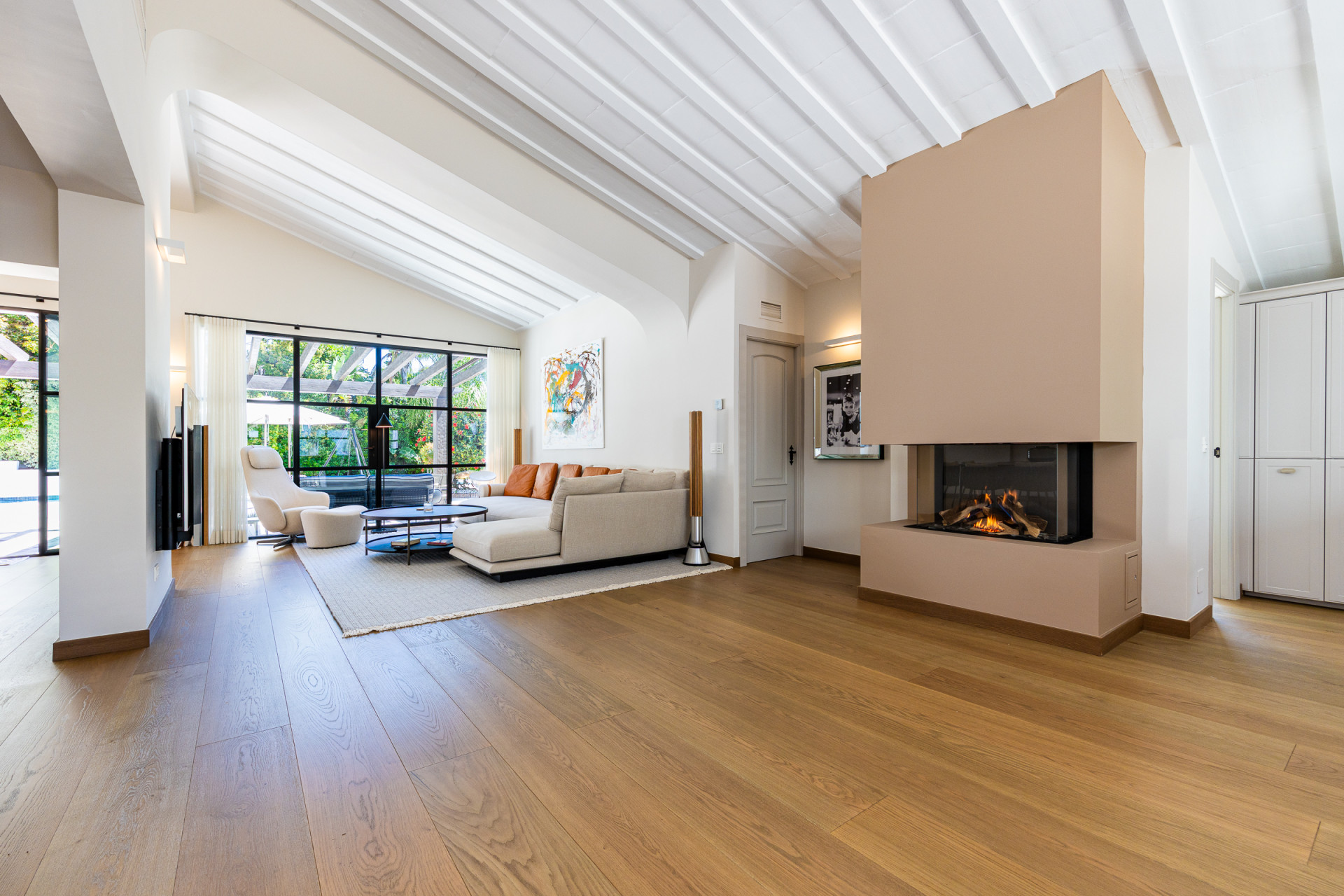 Fully Renovated Villa in Los Monteros, Marbella Este – 5 Beds, Pool — Marbella Este - Los Monteros