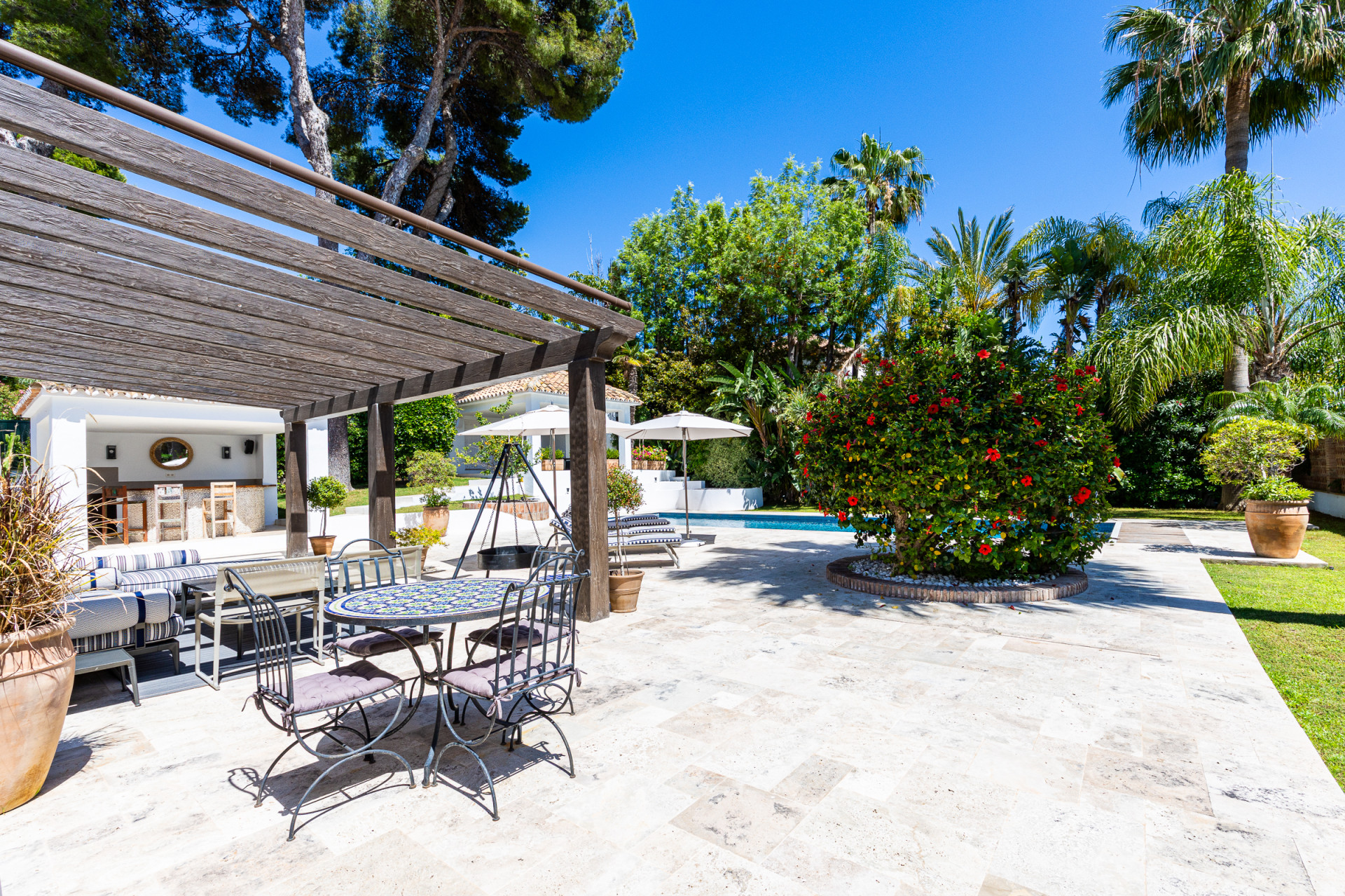 Renovated 5-Bed Villa with Pool in Los Monteros, Marbella Este — Marbella Este - Los Monteros
