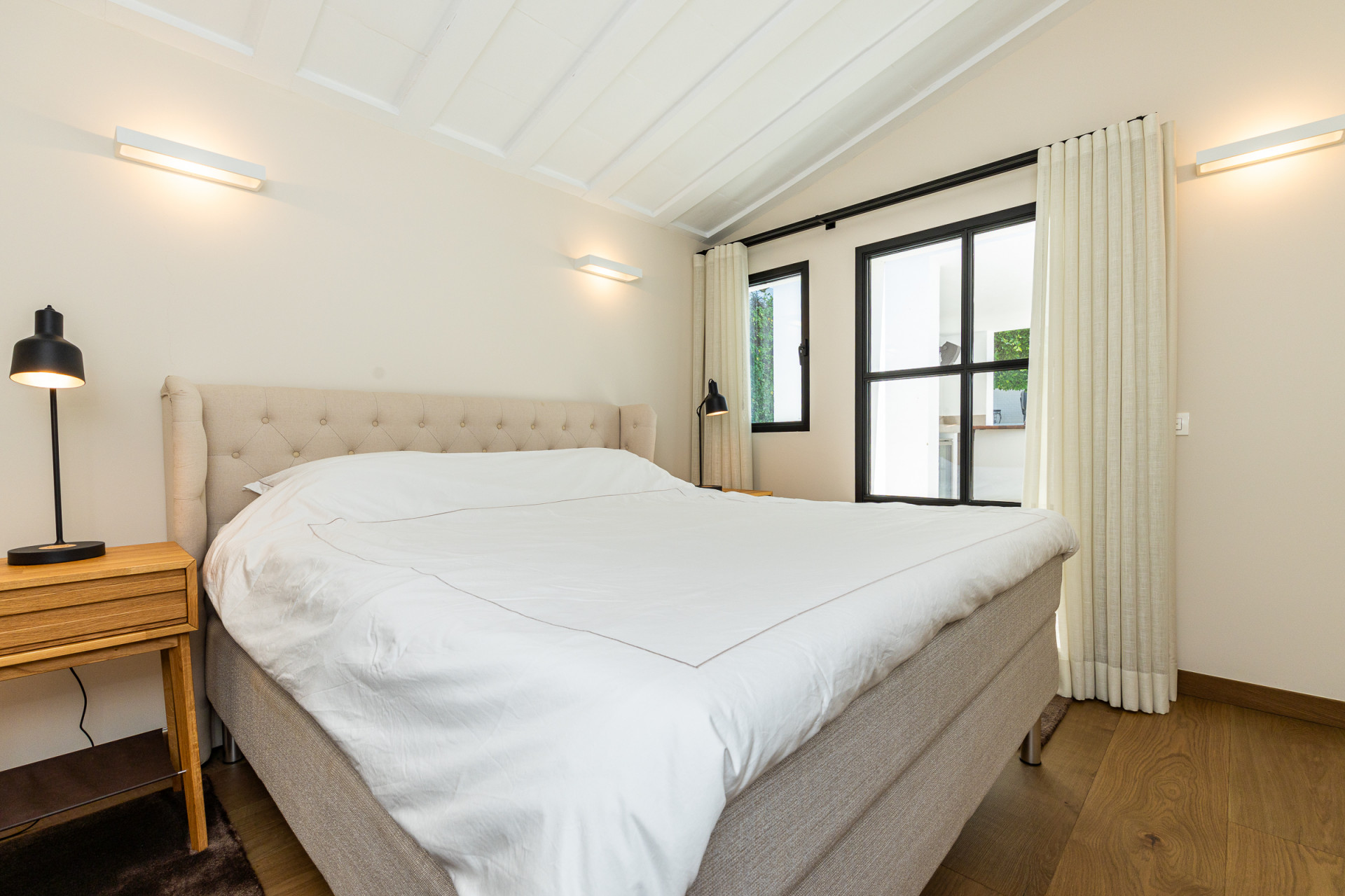 Renovated 5-Bed Villa with Pool in Los Monteros, Marbella Este — Marbella Este - Los Monteros