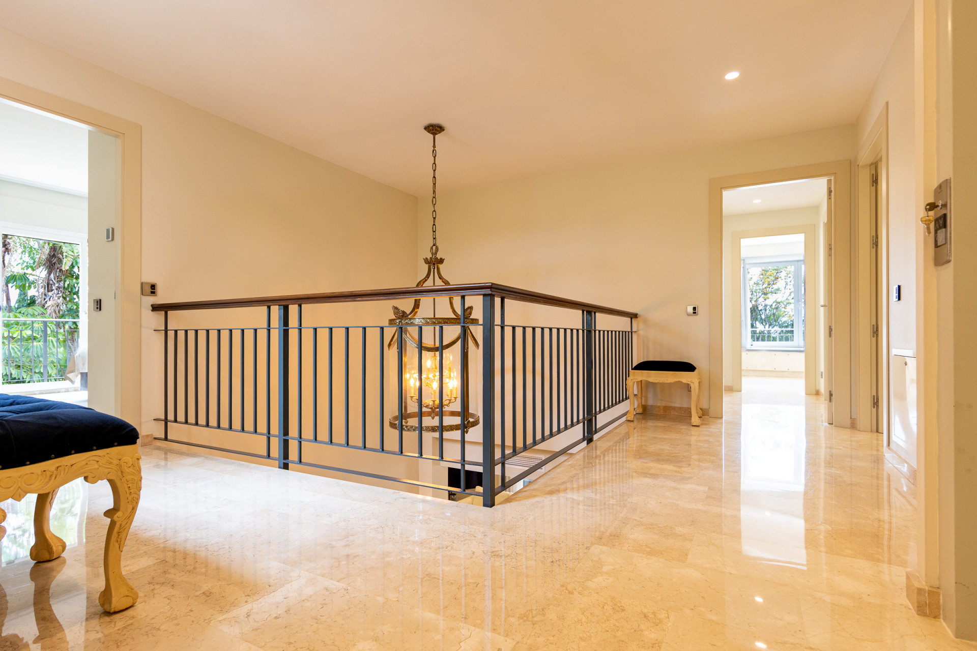 Five-Bedroom Villa with Elevator and Pool in El Rosario, East Marbella — Marbella Este - El Rosario
