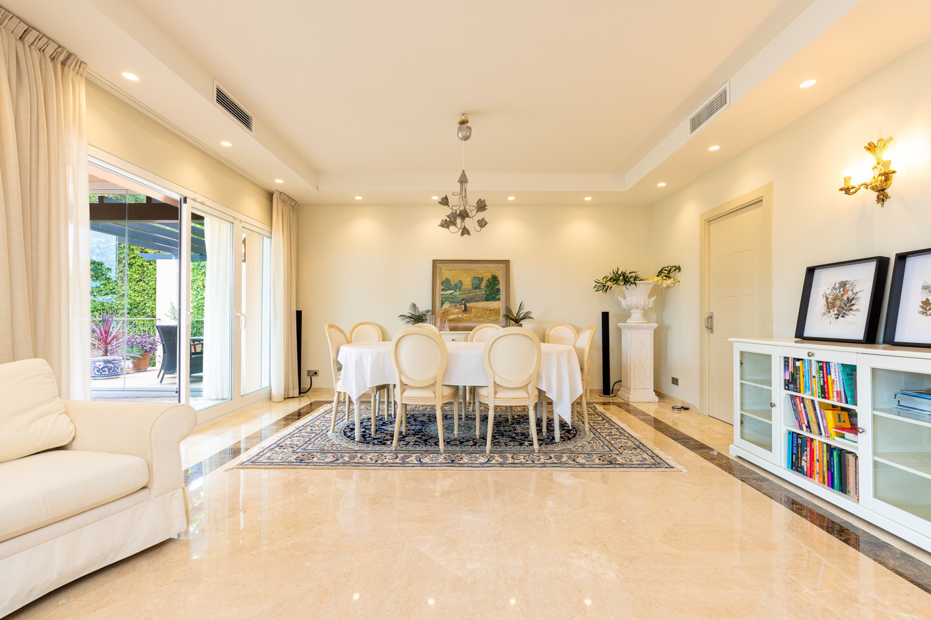 Five-Bedroom Villa with Elevator and Pool in El Rosario, East Marbella — Marbella Este - El Rosario