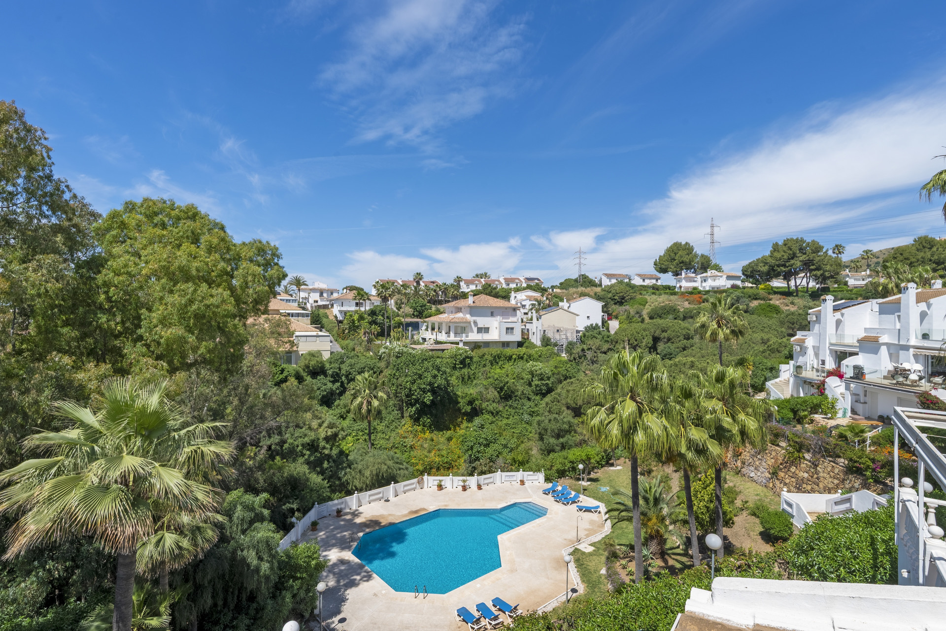 4-Bed Town House with Pool in Exclusive Calahonda Community — Calahonda