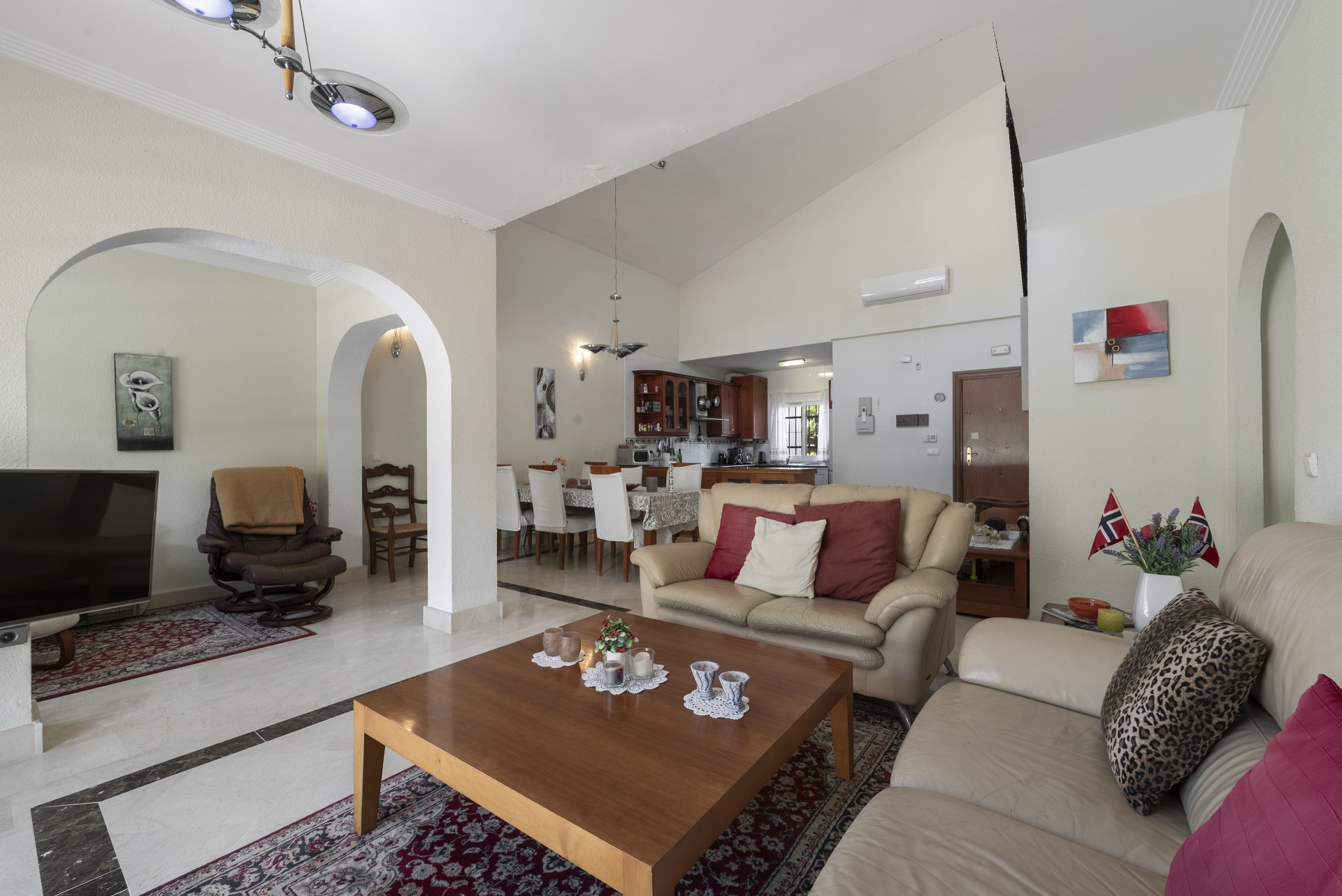 4-Bed Town House with Pool in Exclusive Calahonda Community — Calahonda