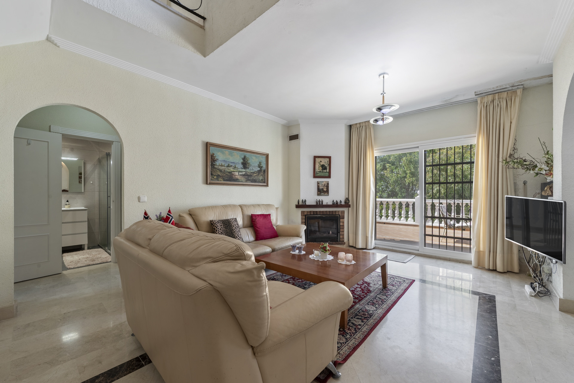4-Bed Town House with Pool in Exclusive Calahonda Community — Calahonda