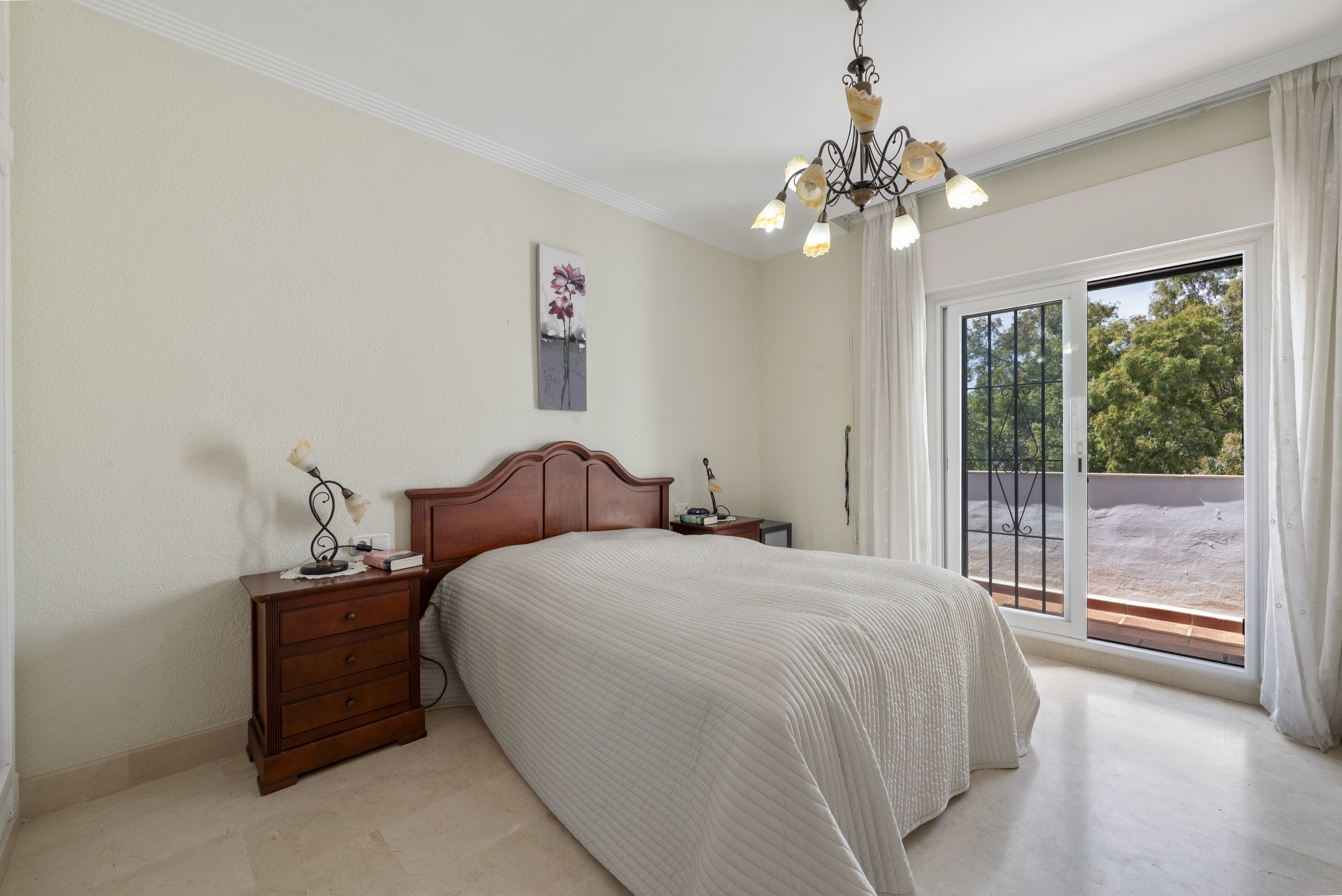 4-Bed Town House with Pool in Exclusive Calahonda Community — Calahonda