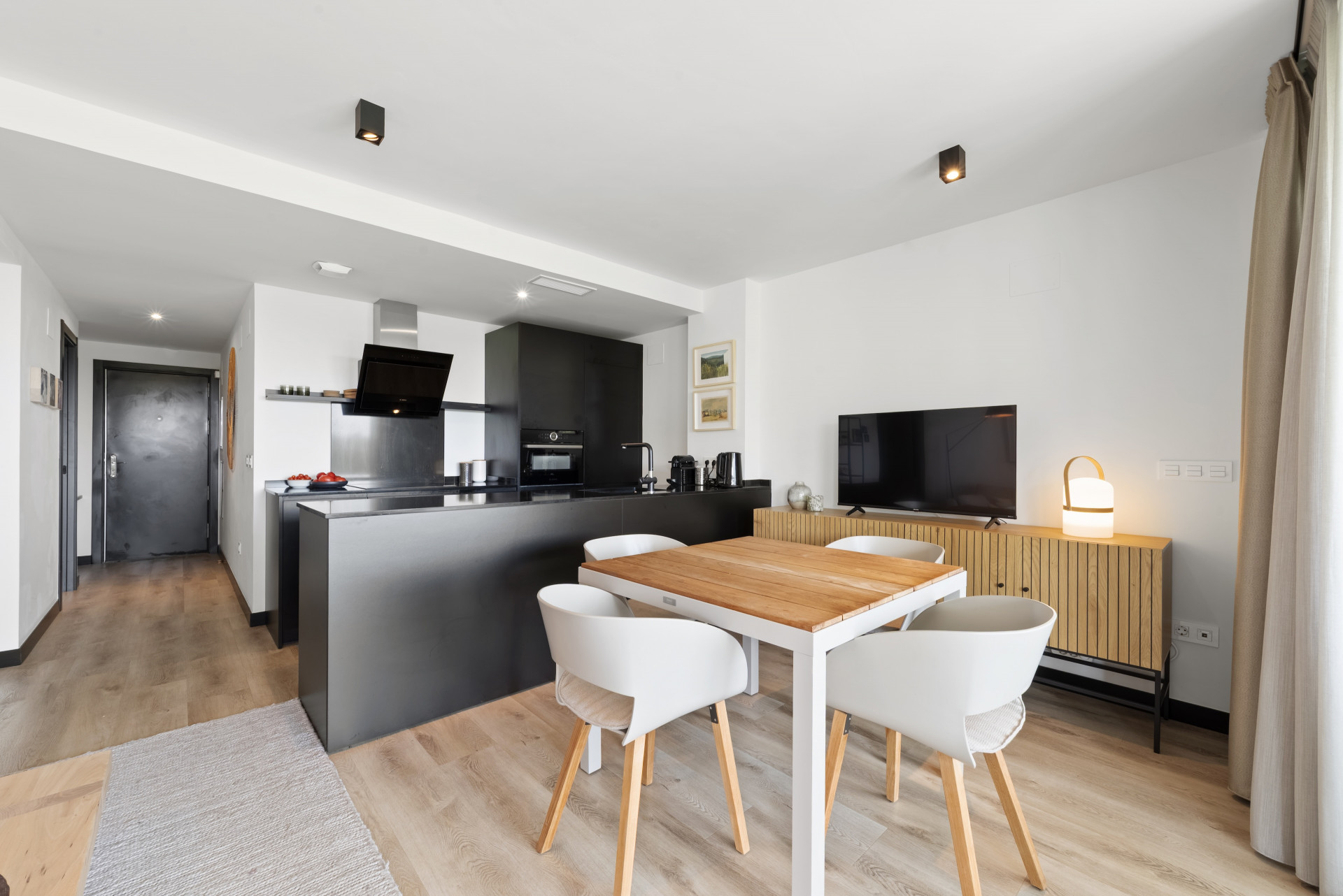 Furnished 3-Bed Apartment with Terrace & Pool, Mijas Costa — Mijas Costa