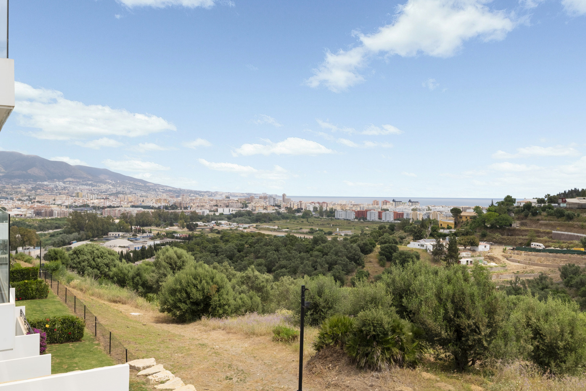 Furnished 3-Bed Apartment with Terrace & Pool, Mijas Costa — Mijas Costa