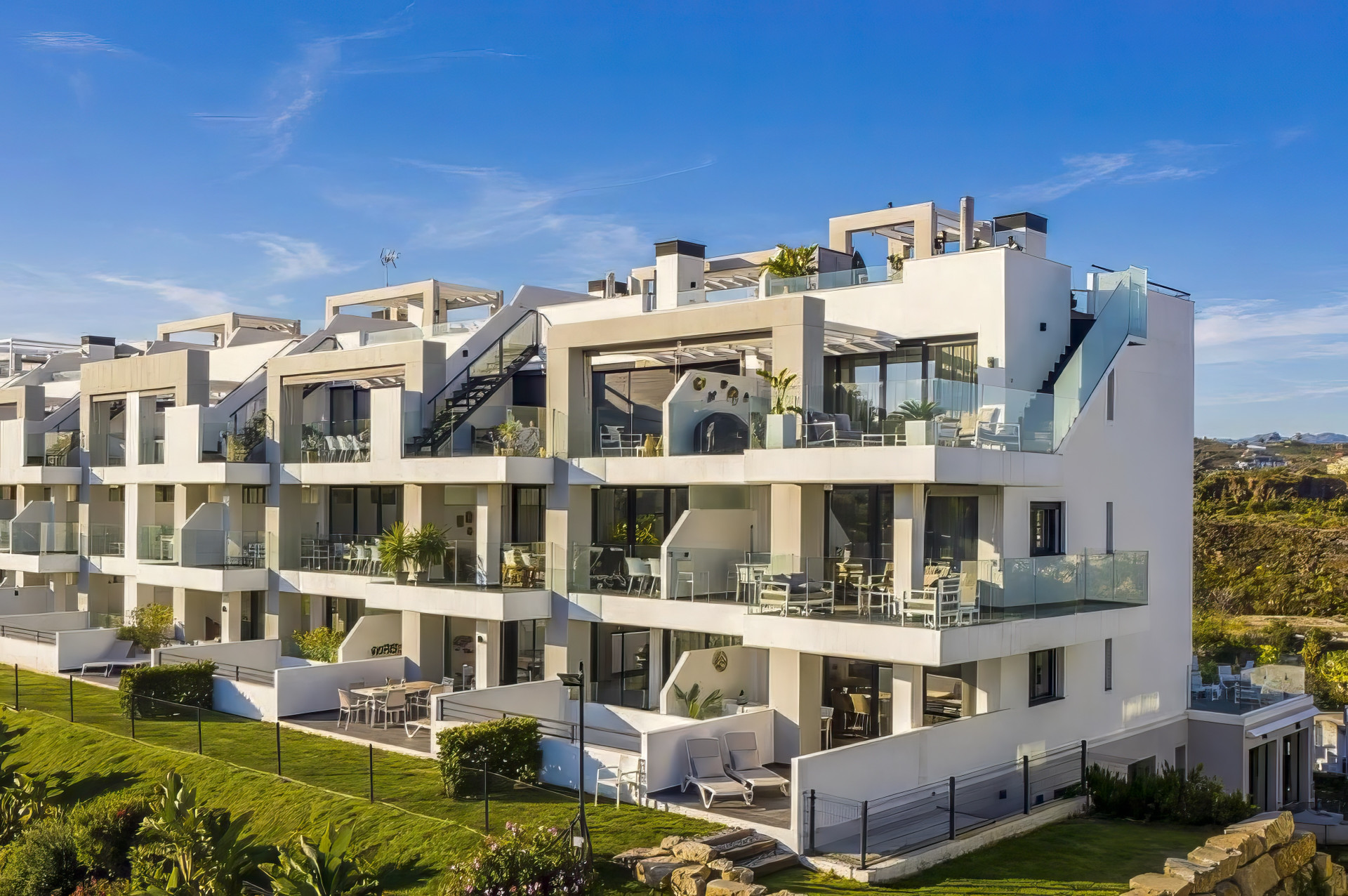 Furnished 3-Bed Apartment with Terrace & Pool, Mijas Costa — Mijas Costa