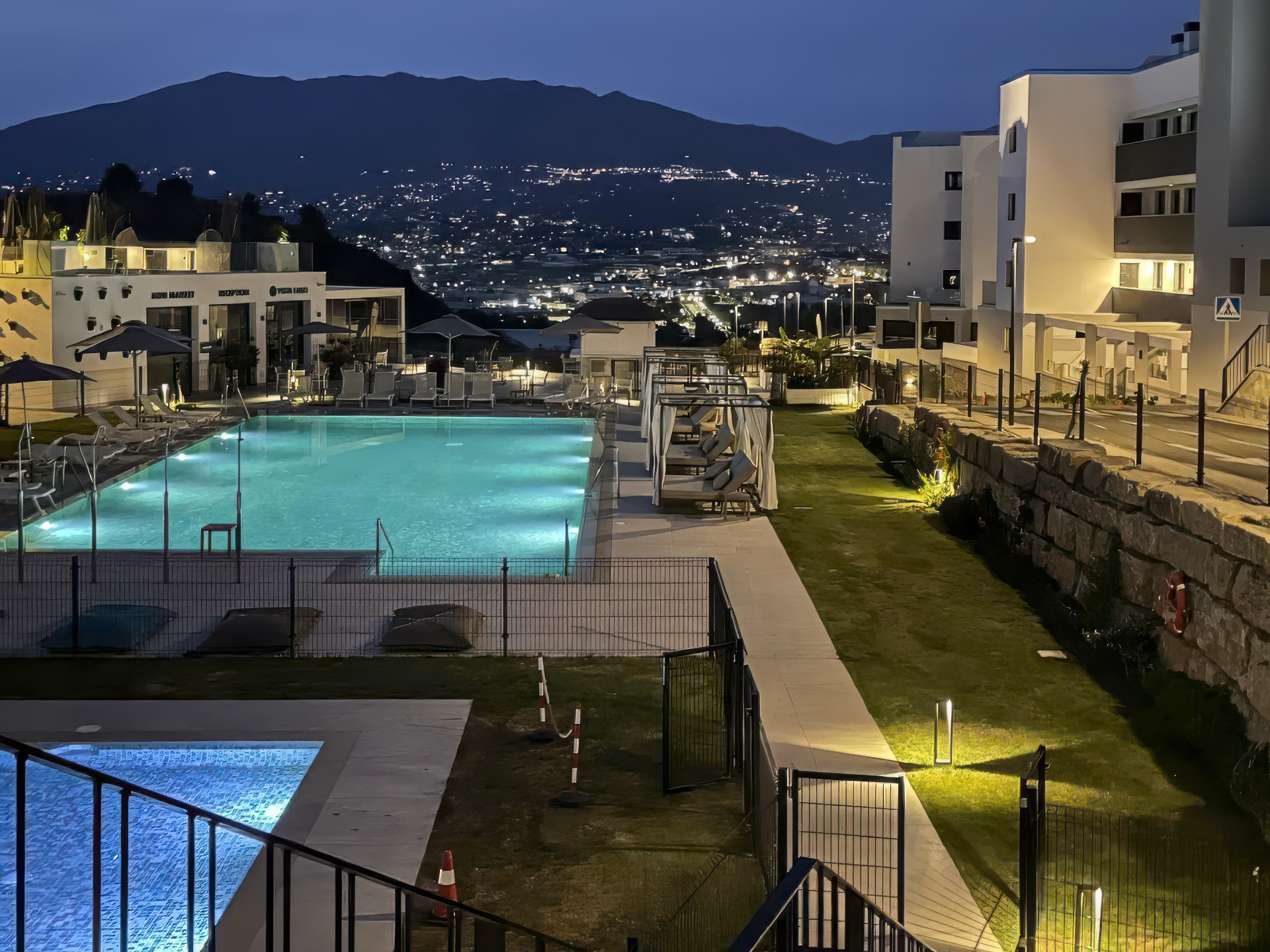 Furnished 3-Bed Apartment with Pool & Terrace, Mijas Costa — Mijas Costa