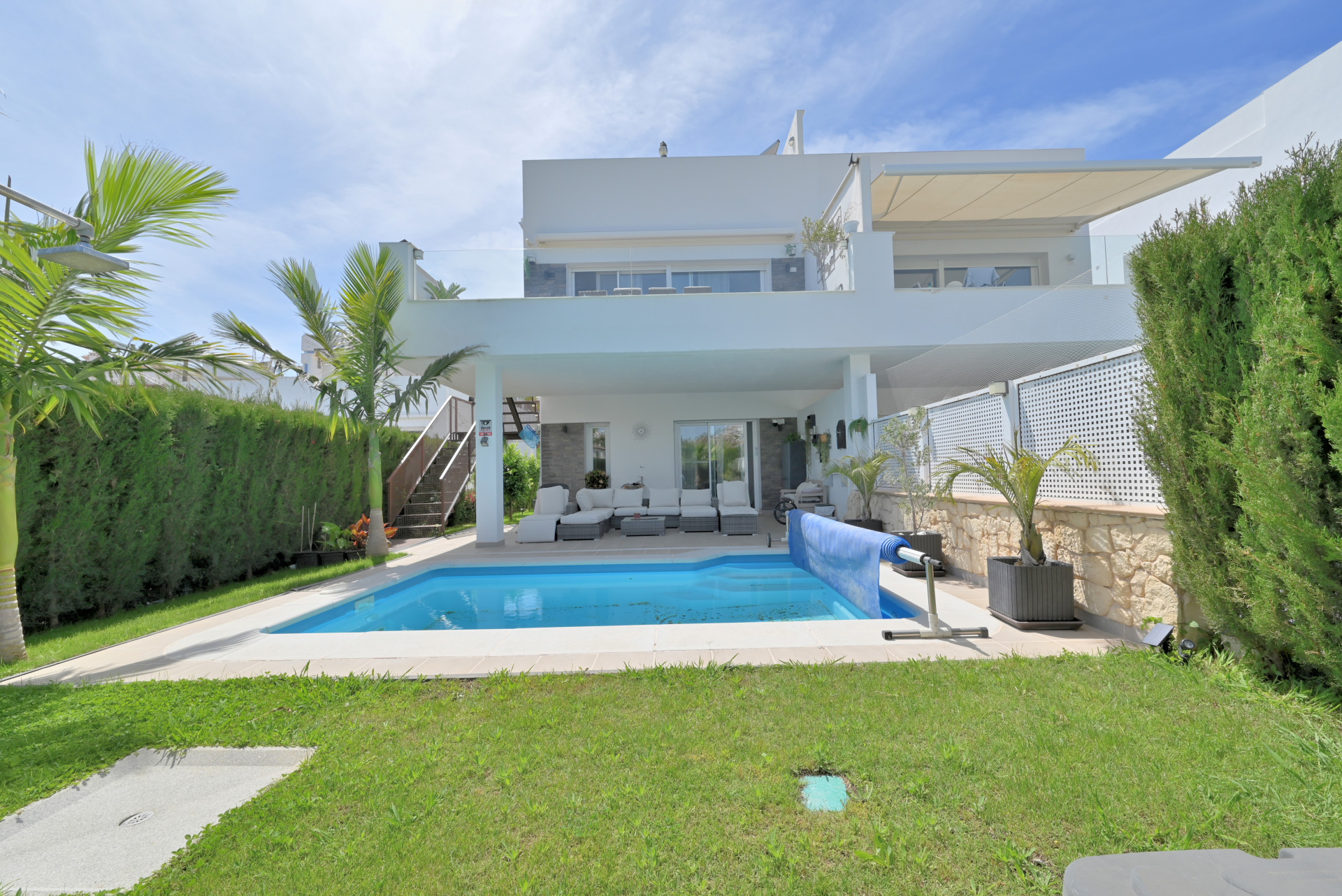 Frontline Golf Semi-Detached Villa in Riviera del Sol, Malaga — Riviera del Sol