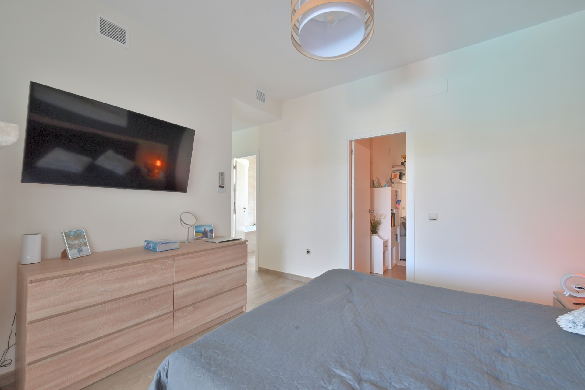 Frontline Golf Semi-Detached Villa in Riviera del Sol, Malaga — Riviera del Sol