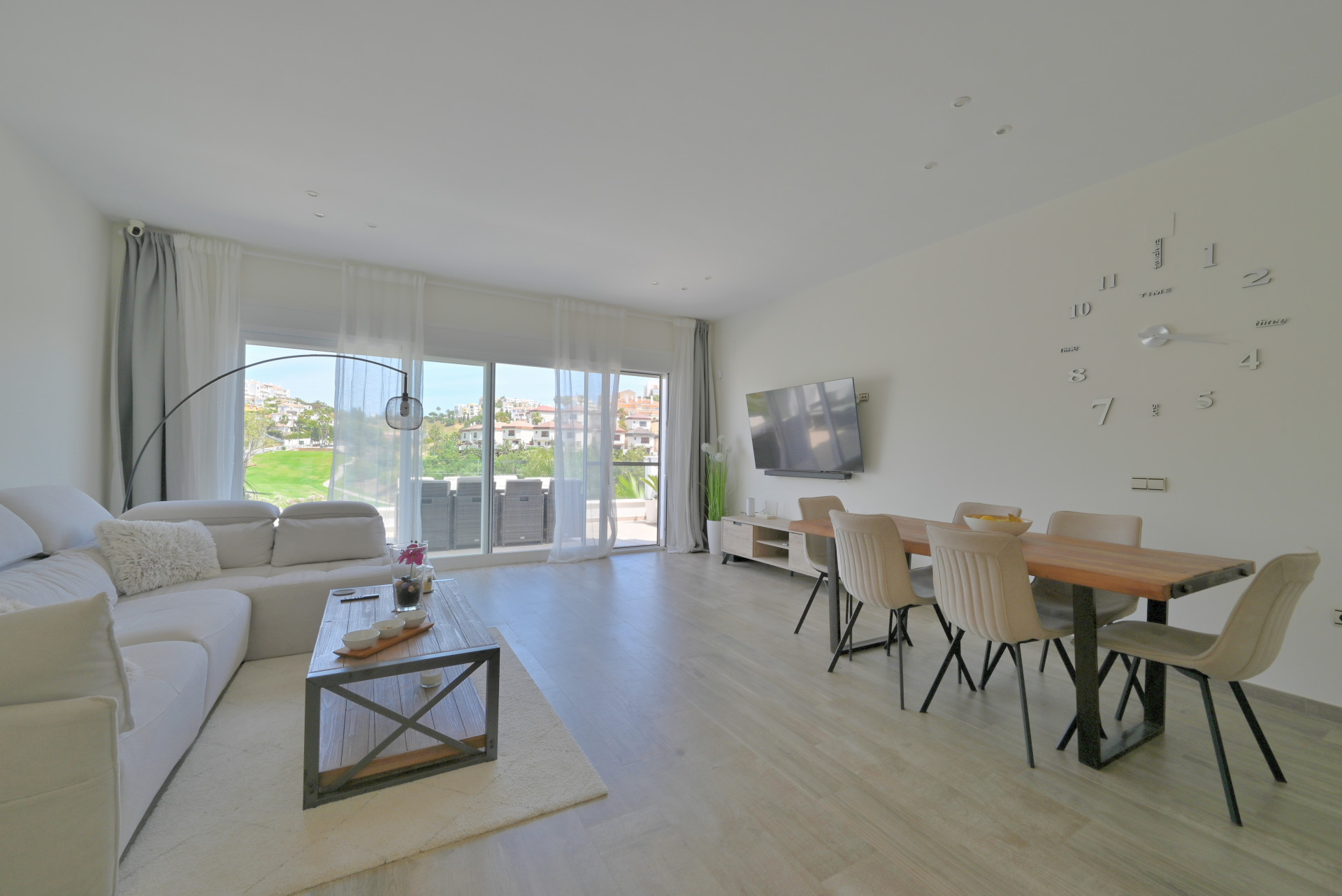Frontline Golf Semi-Detached Villa in Riviera del Sol, Malaga — Riviera del Sol