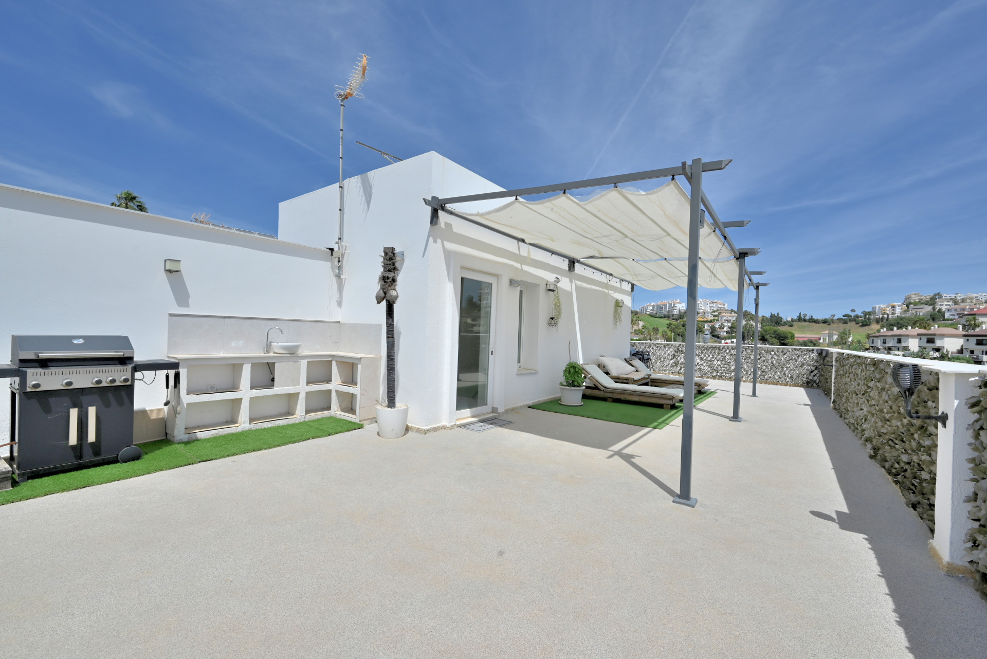 Frontline Golf Semi-Detached Villa in Riviera del Sol, Malaga — Riviera del Sol