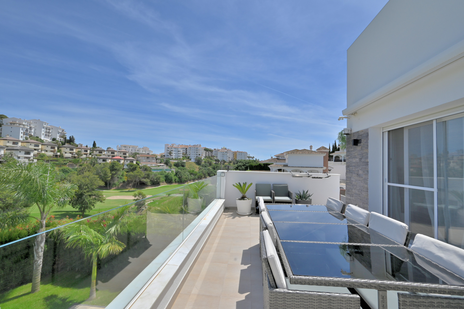 Frontline Golf Semi-Detached Villa in Riviera del Sol, Malaga — Riviera del Sol