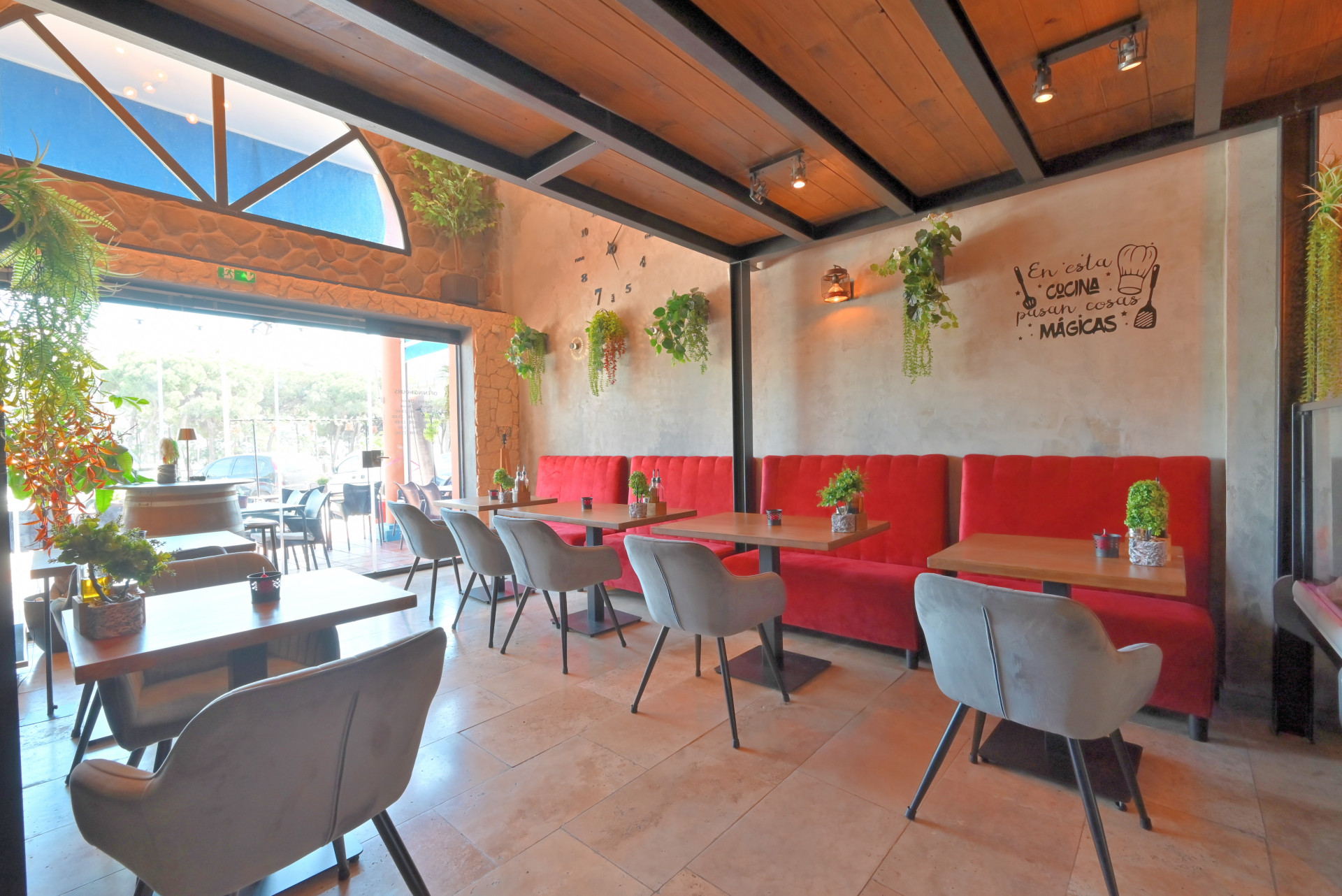 Turnkey Restaurant for Sale in Calahonda, Malaga - Ref ST6311 — Calahonda