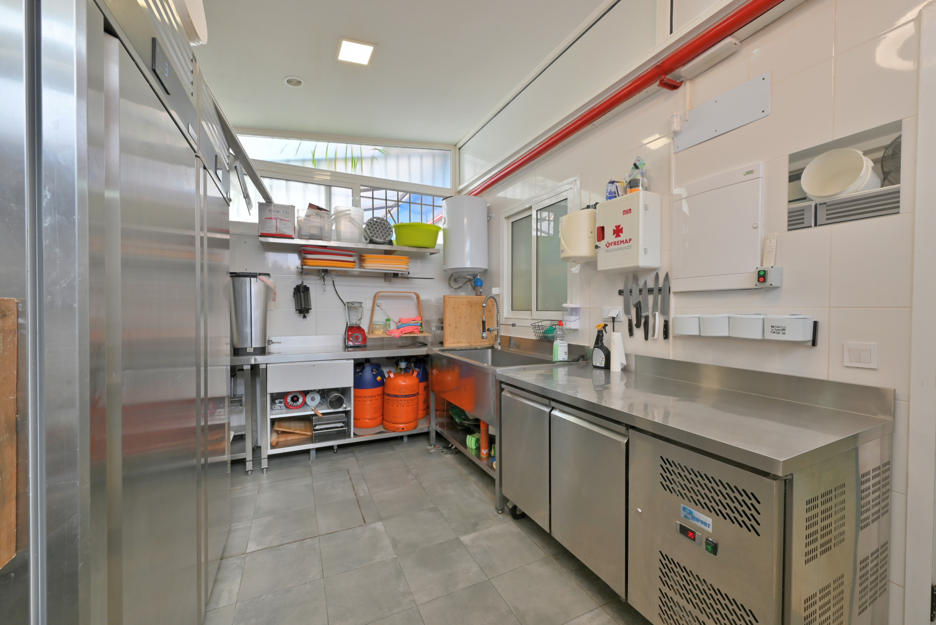 Turnkey Restaurant for Sale in Calahonda, Malaga - Ref ST6311 — Calahonda