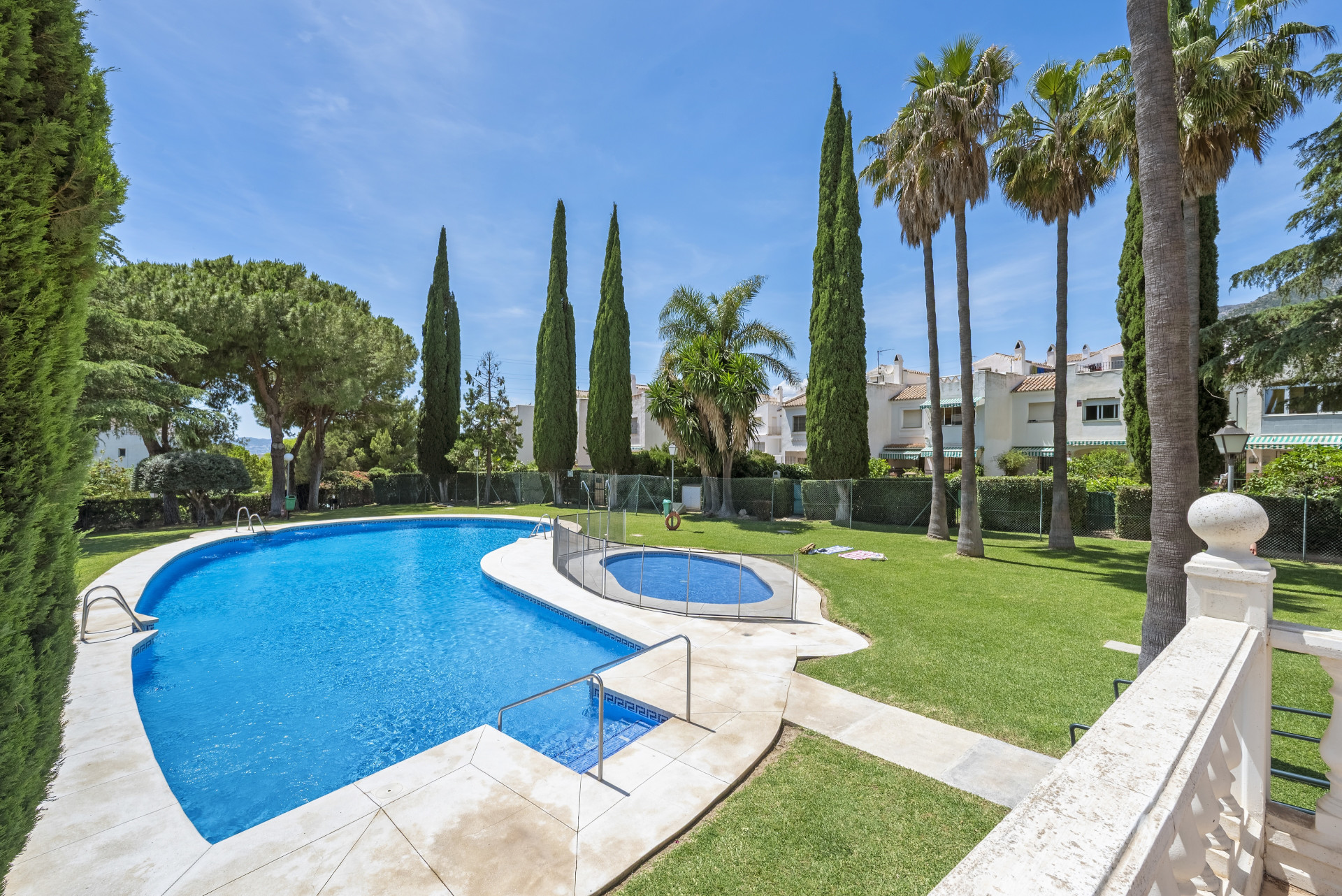 Spacious 5-Bed Town House with Pool Between Mijas and Fuengirola — Mijas