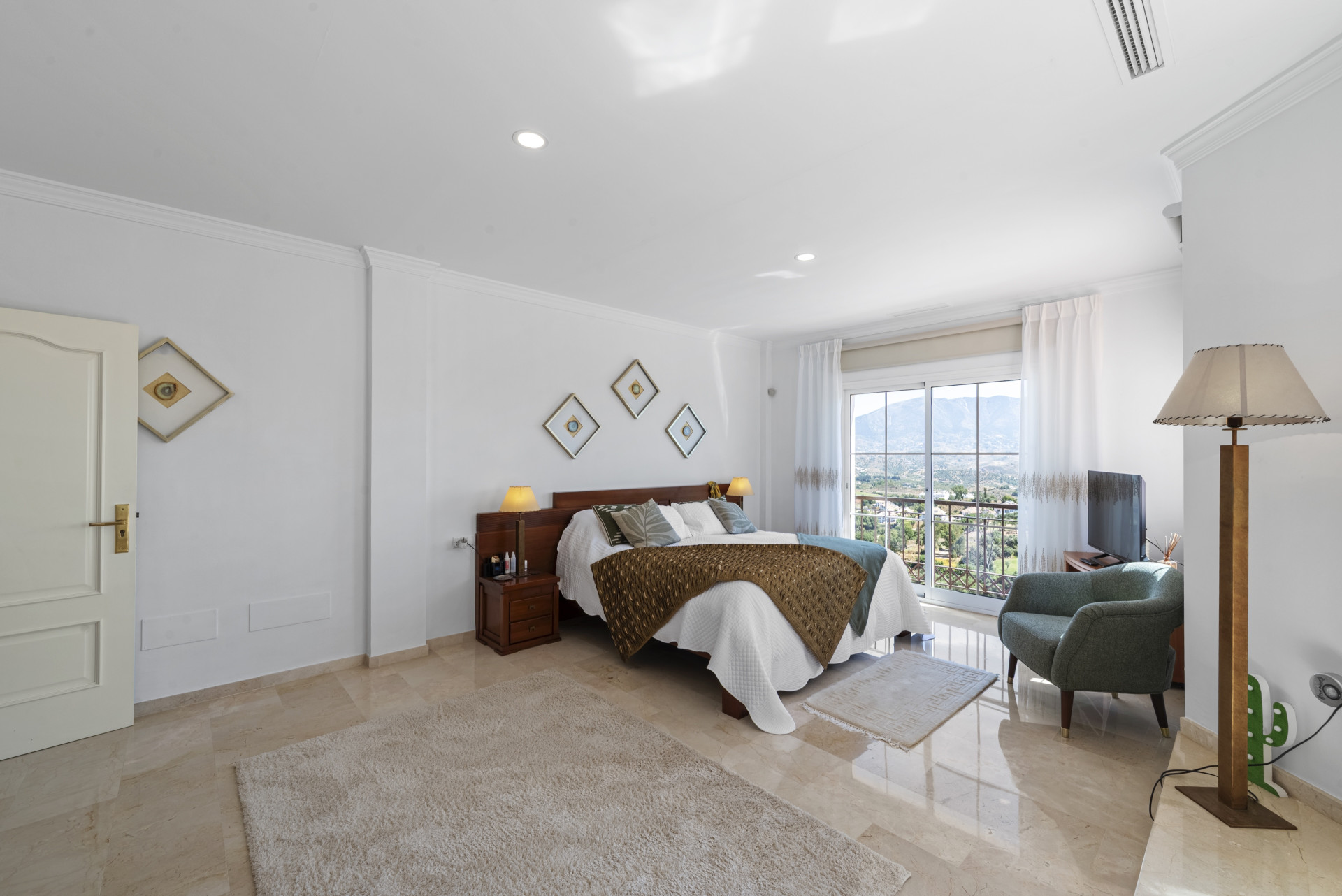 Frontline Golf Villa with Panoramic Views, La Cala Golf Resort — La Cala Golf Resort