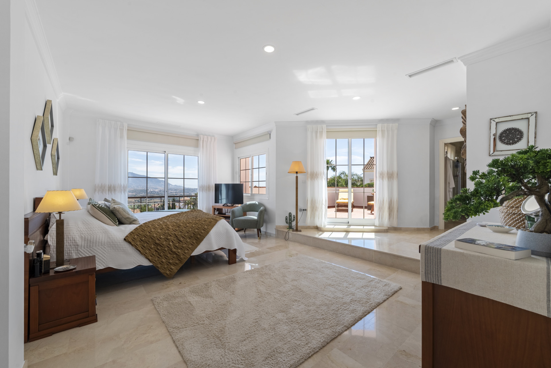 Frontline Golf Villa with Panoramic Views, La Cala Golf Resort — La Cala Golf Resort