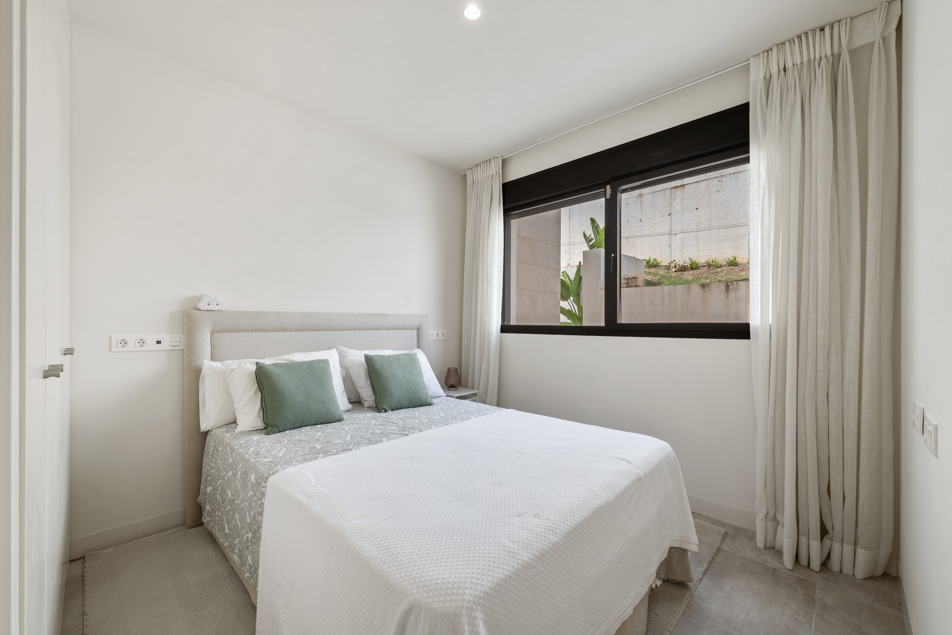 Modern 4-Bed Townhouse with Sea Views & Pool, Cala de Mijas — Cala de Mijas