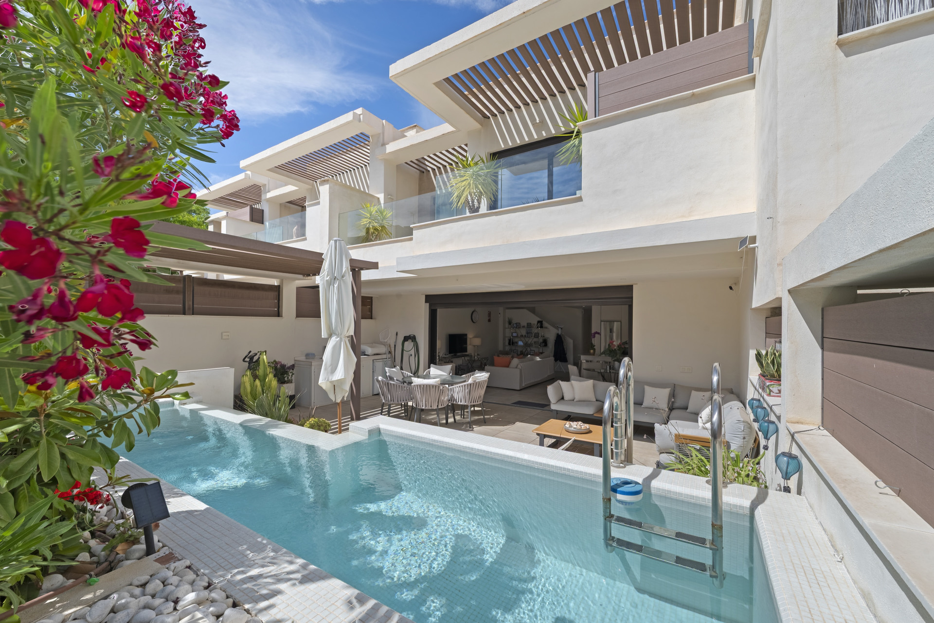 Modern 4-Bed Townhouse with Sea Views & Pool, Cala de Mijas — Cala de Mijas