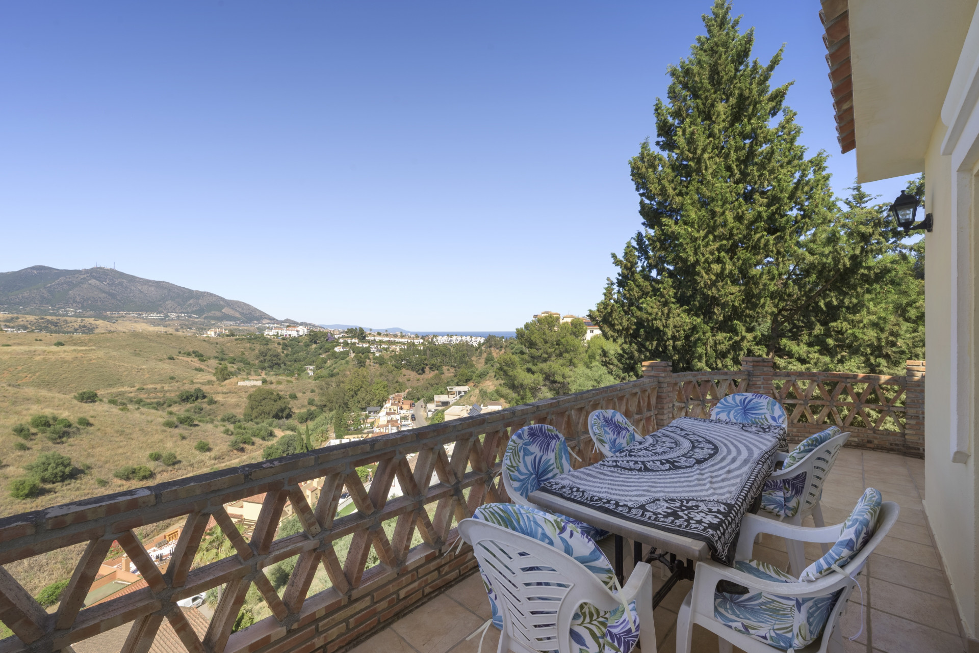 4-Bed Villa with Pool & Panoramic Sea Views in Sierrezuela, Mijas Costa — Mijas Costa