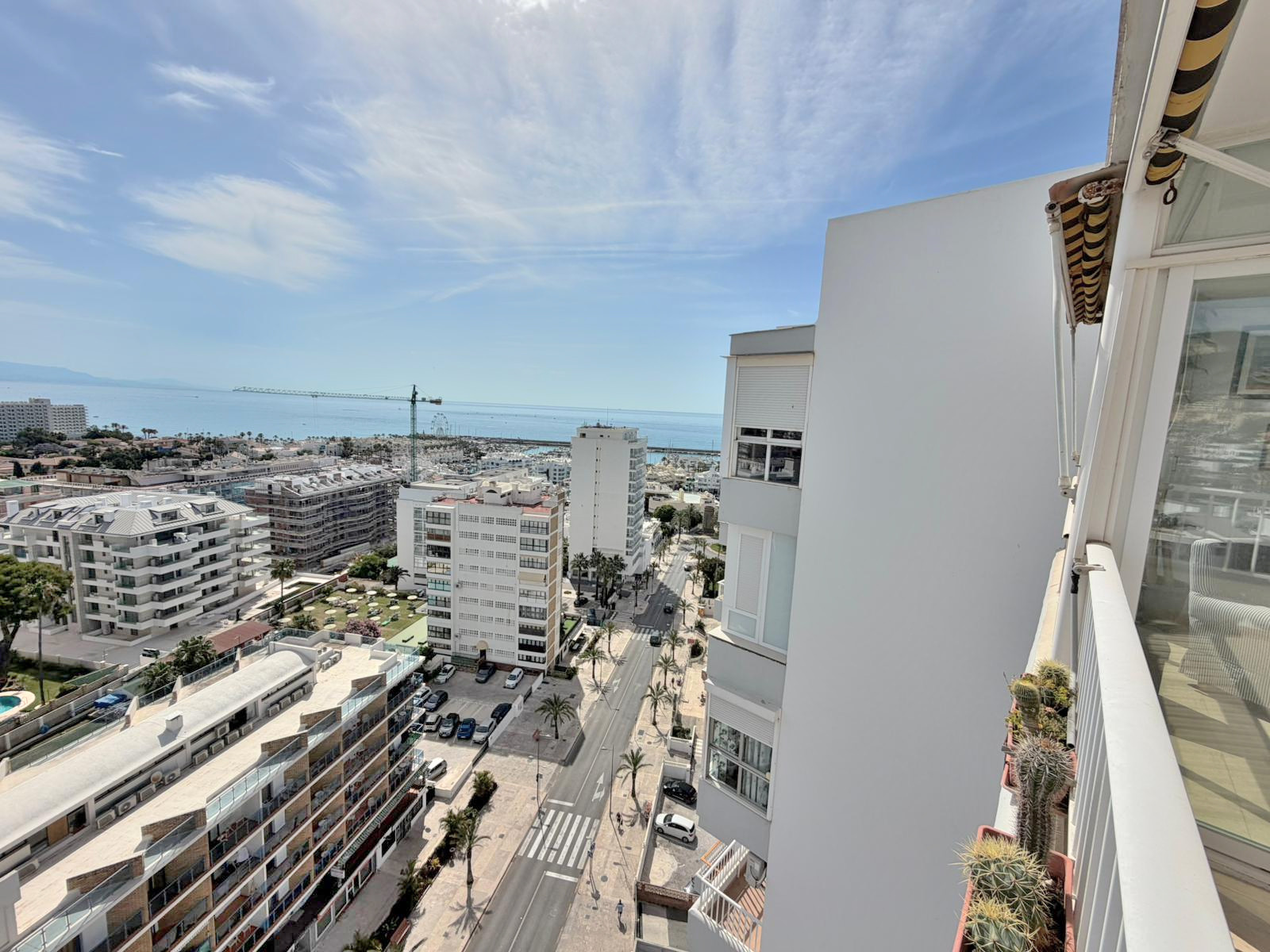 13th-Floor Sea-View Apartment Near Puerto Marina, Benalmádena — Benalmadena