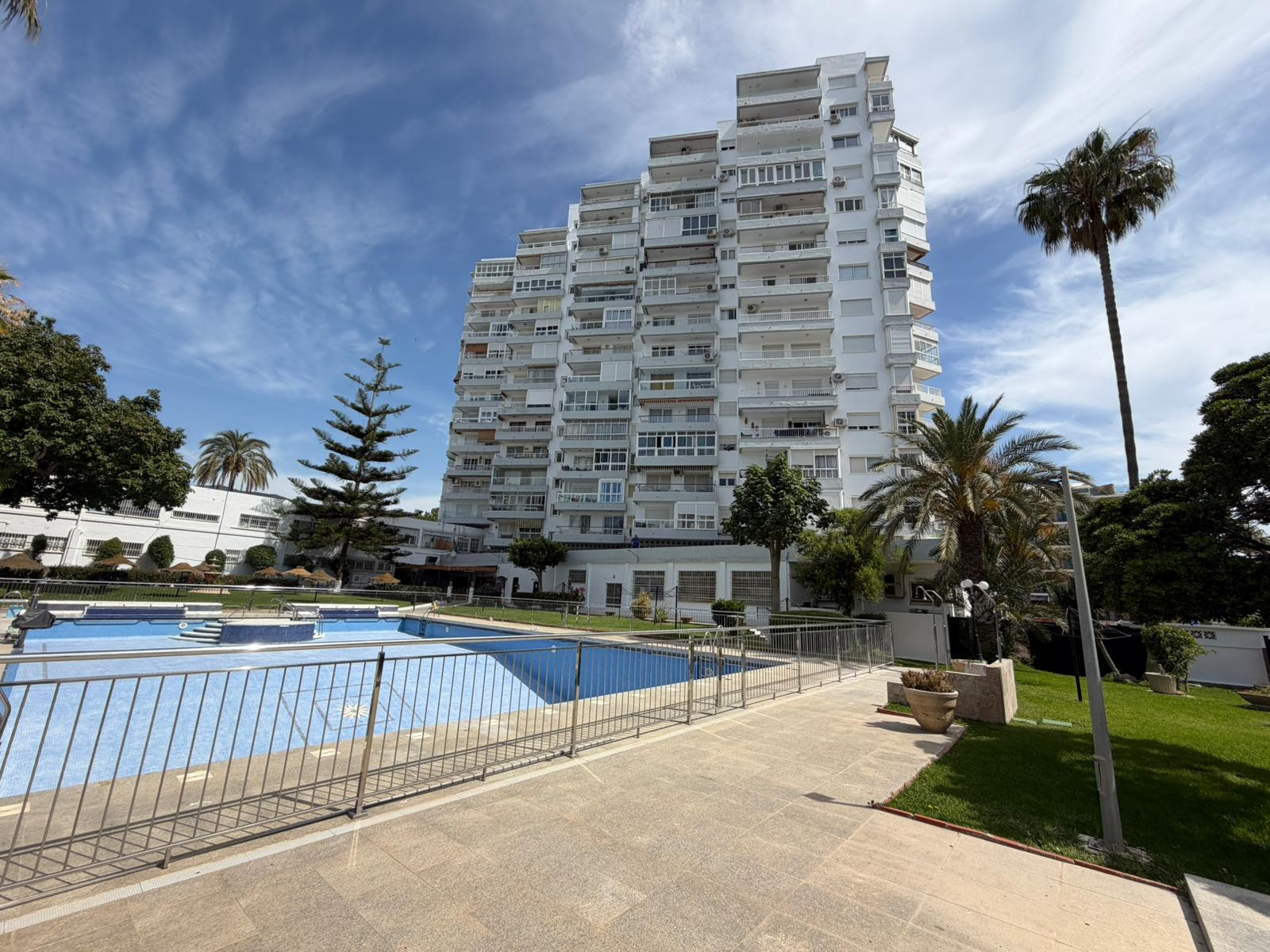 13th-Floor Sea-View Apartment Near Puerto Marina, Benalmádena — Benalmadena