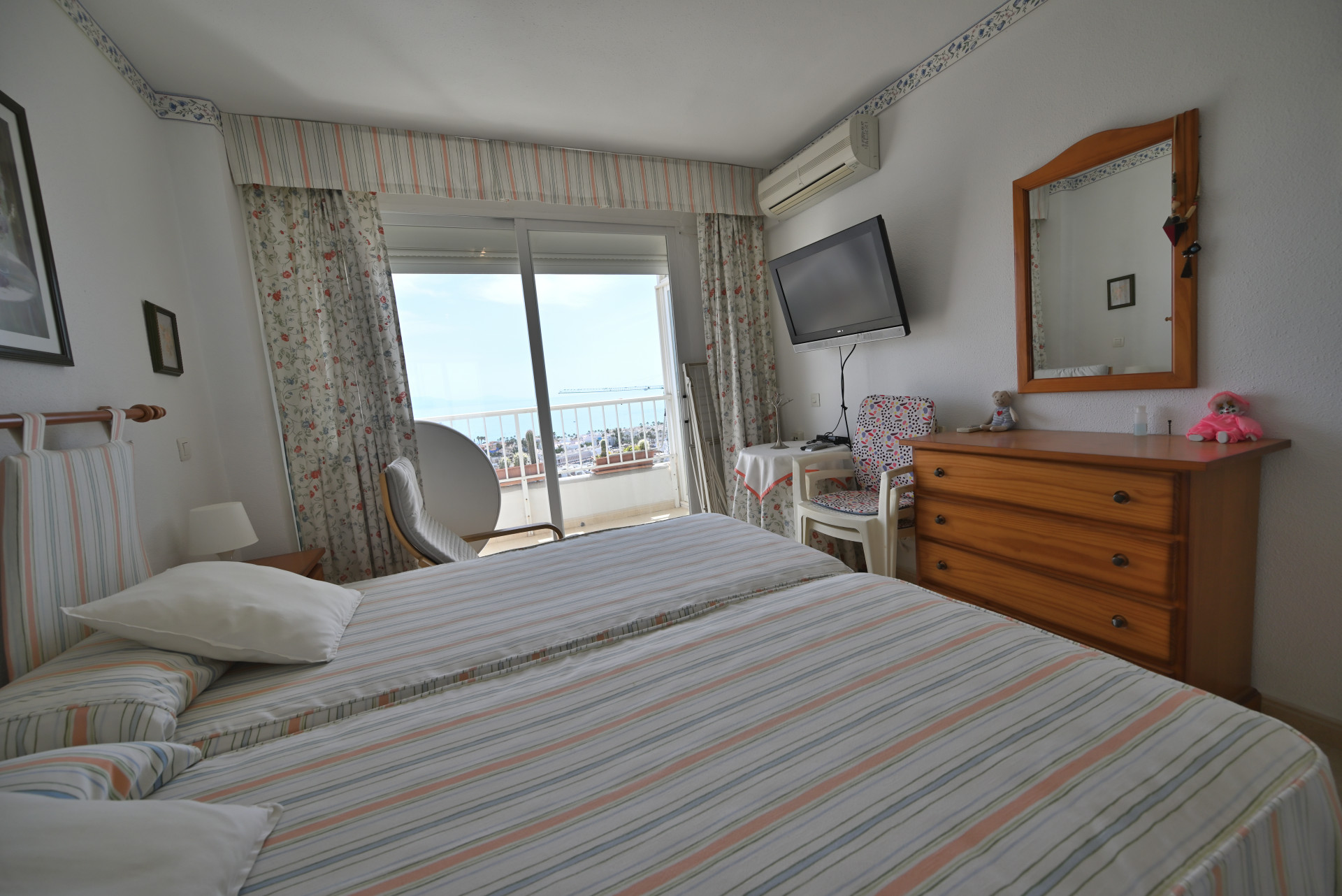 13th-Floor Sea-View Apartment Near Puerto Marina, Benalmádena — Benalmadena