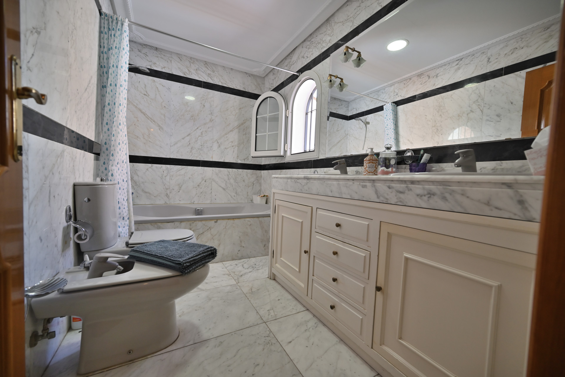 Corner Townhouse with Huge Private Terrace, Fuengirola — Fuengirola