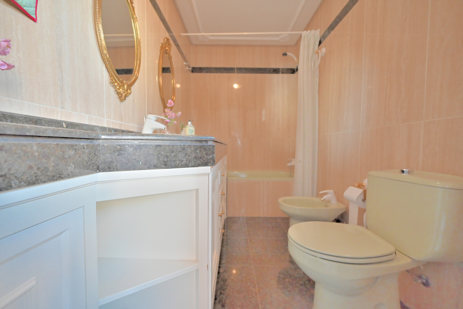 Corner Townhouse with Huge Private Terrace, Fuengirola — Fuengirola
