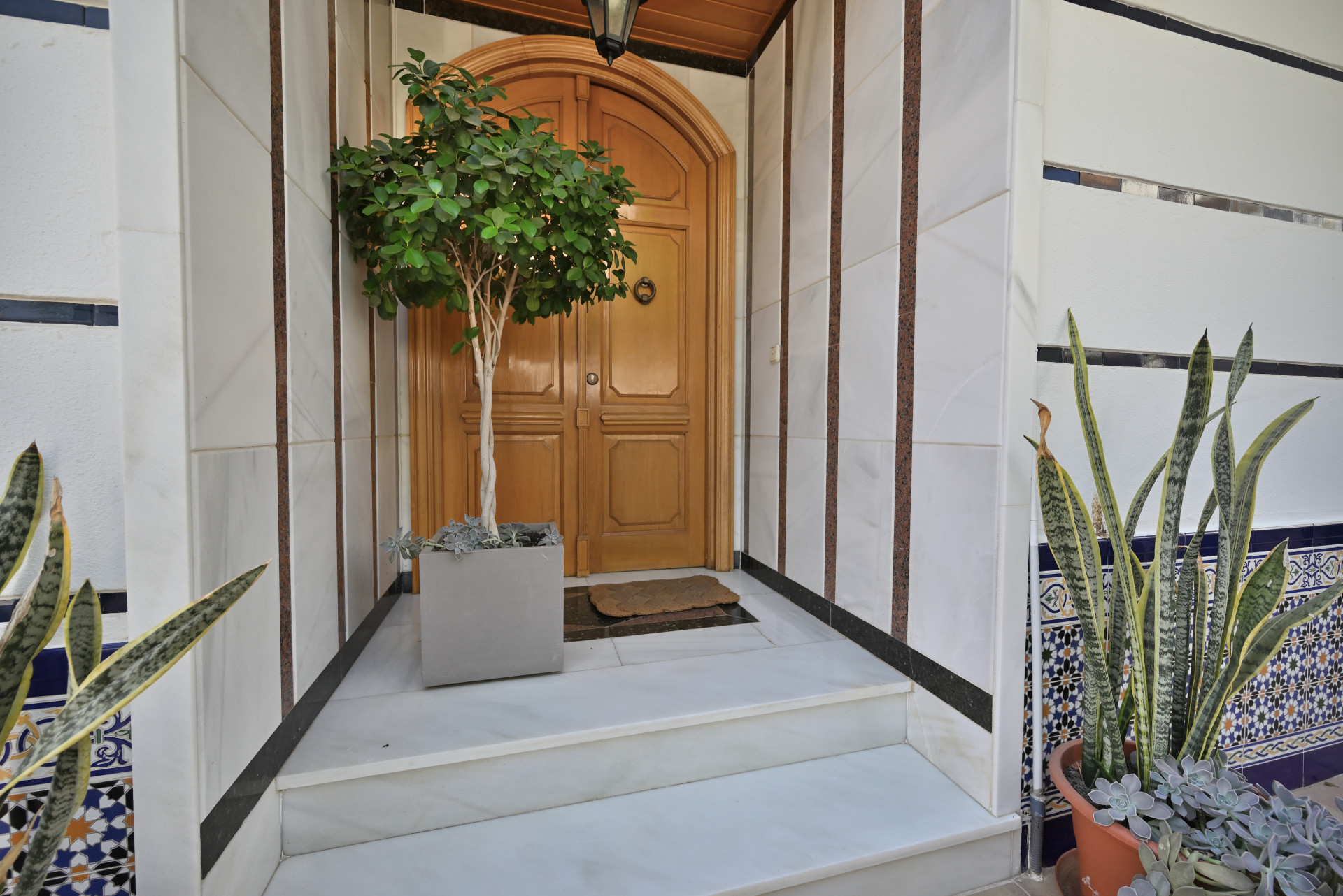 Corner Townhouse with Huge Private Terrace, Fuengirola — Fuengirola