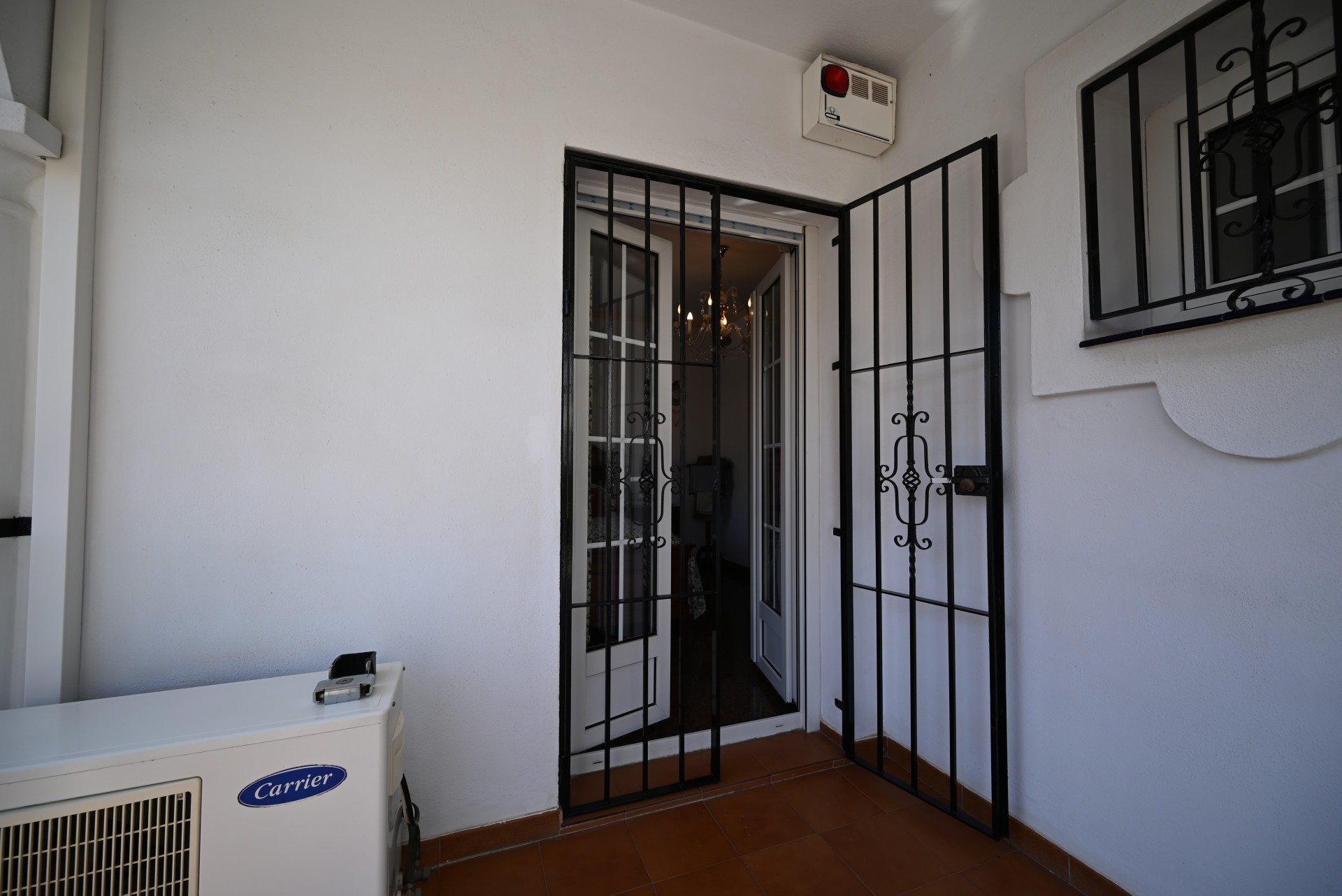 Corner Townhouse with Huge Private Terrace, Fuengirola — Fuengirola