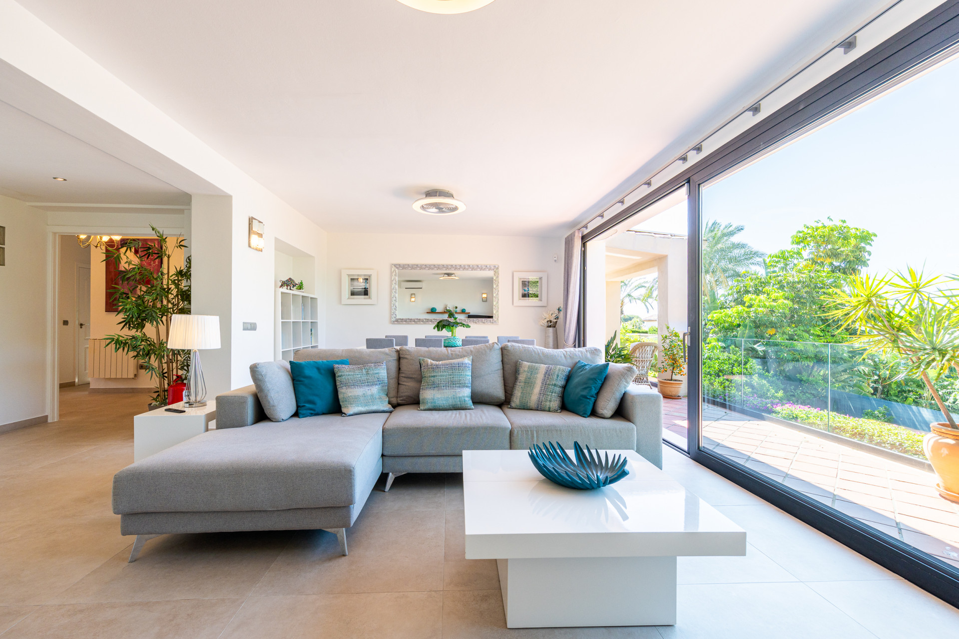 6-Bedroom Villa with Pool & Tourist License in Calahonda — Calahonda