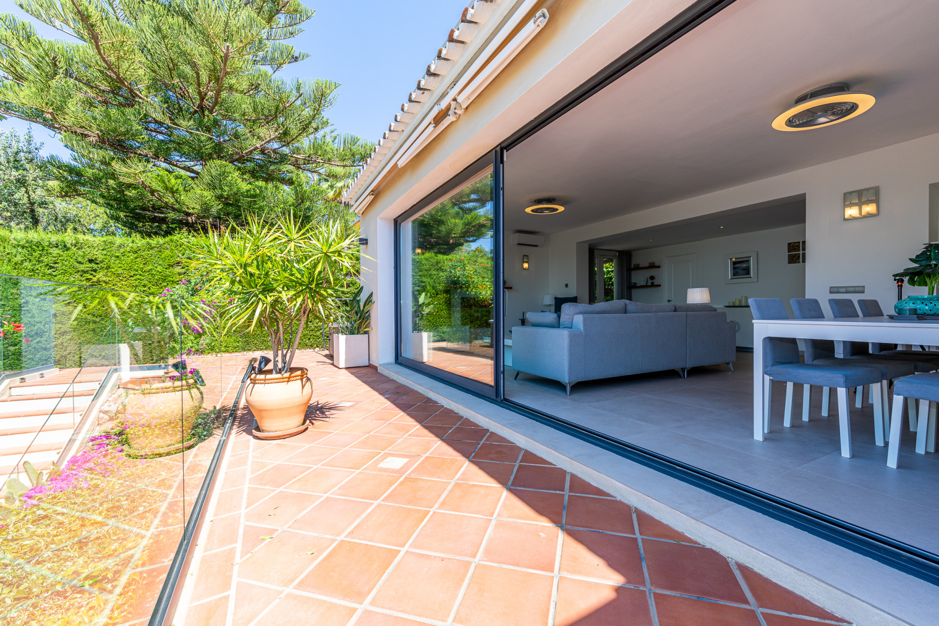 6-Bedroom Villa with Pool & Tourist License in Calahonda — Calahonda