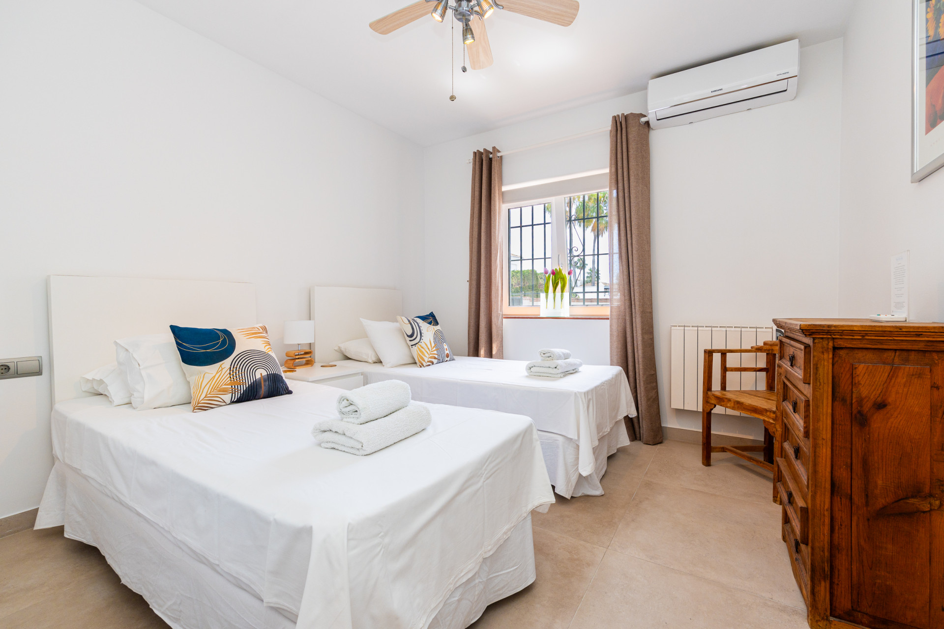 6-Bedroom Villa with Pool & Tourist License in Calahonda — Calahonda