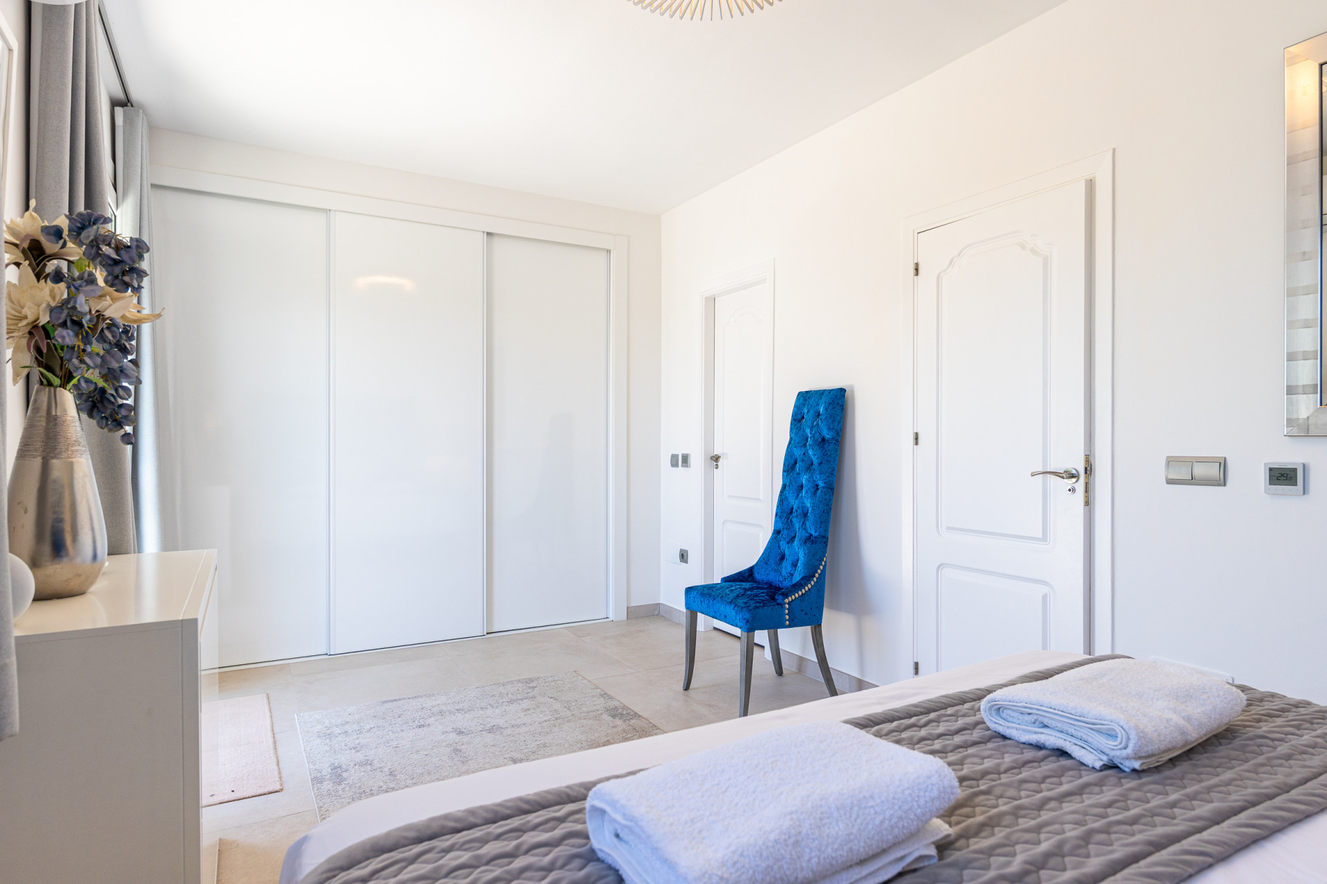 6-Bedroom Villa with Pool & Tourist License in Calahonda — Calahonda