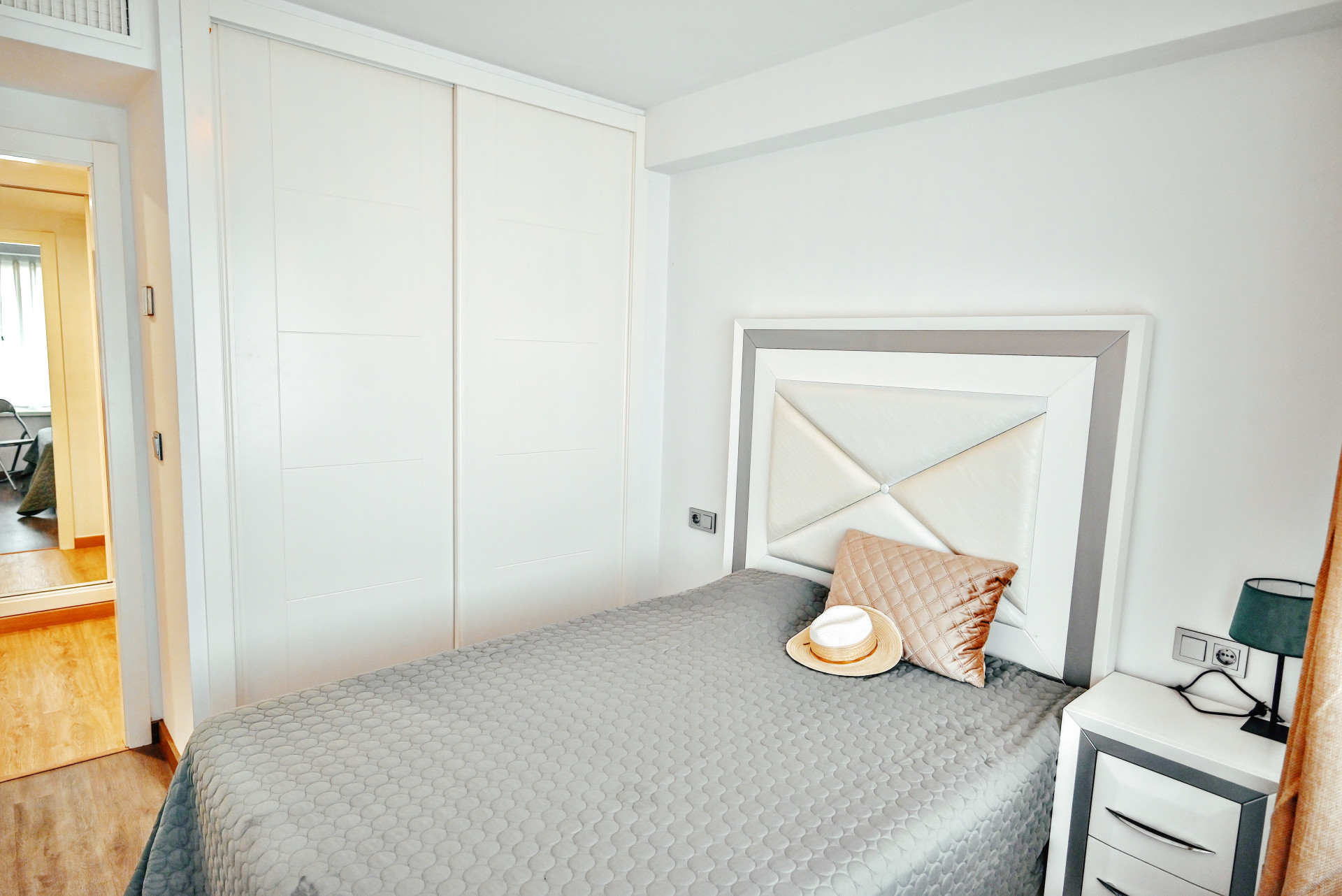 Renovated 2-Bed Turnkey Apartment in La Carihuela, Malaga — La Carihuela