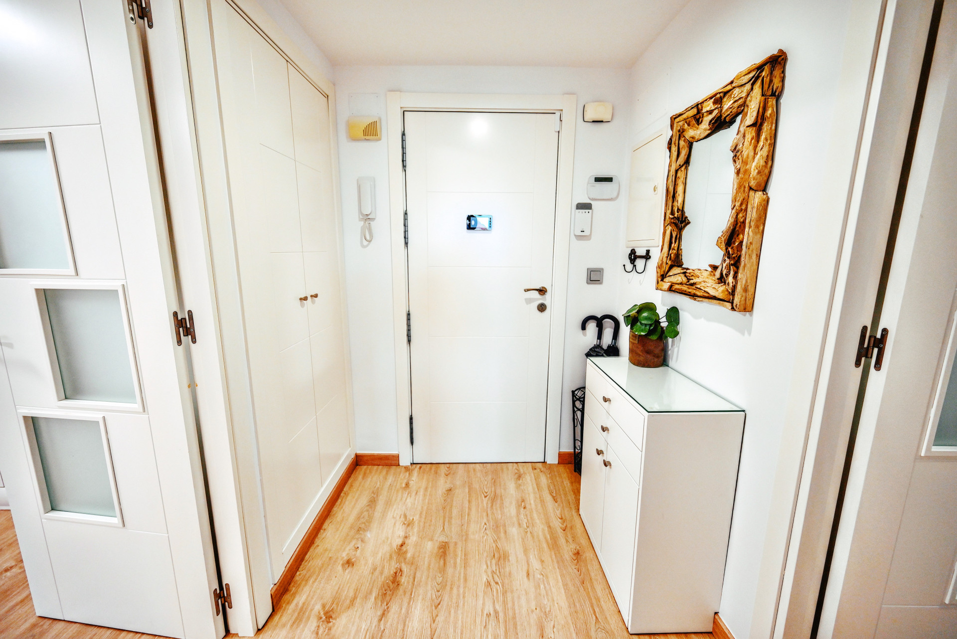 Renovated 2-Bed Turnkey Apartment in La Carihuela, Malaga — La Carihuela