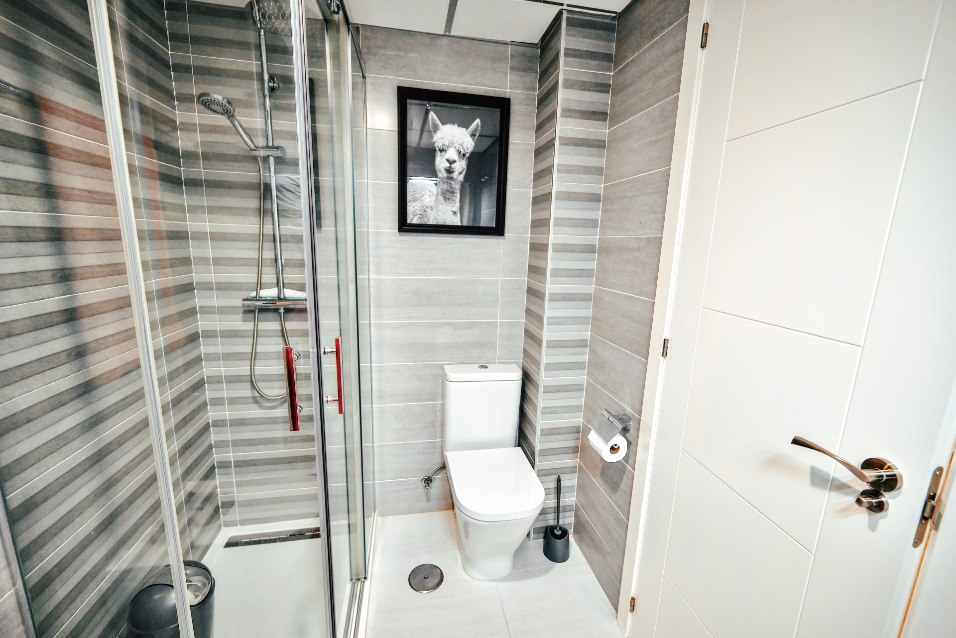 Renovated 2-Bed Turnkey Apartment in La Carihuela, Malaga — La Carihuela