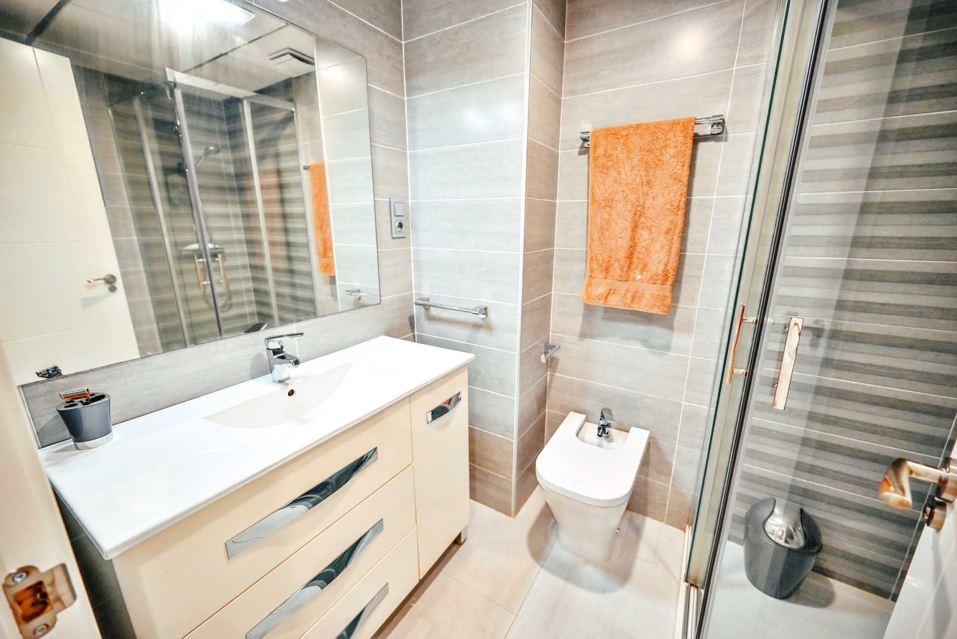 Renovated 2-Bed Turnkey Apartment in La Carihuela, Malaga — La Carihuela