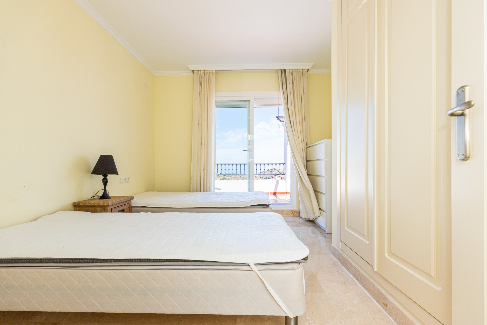 Sea-View Penthouse with Jacuzzi Terrace in Calahonda — Calahonda