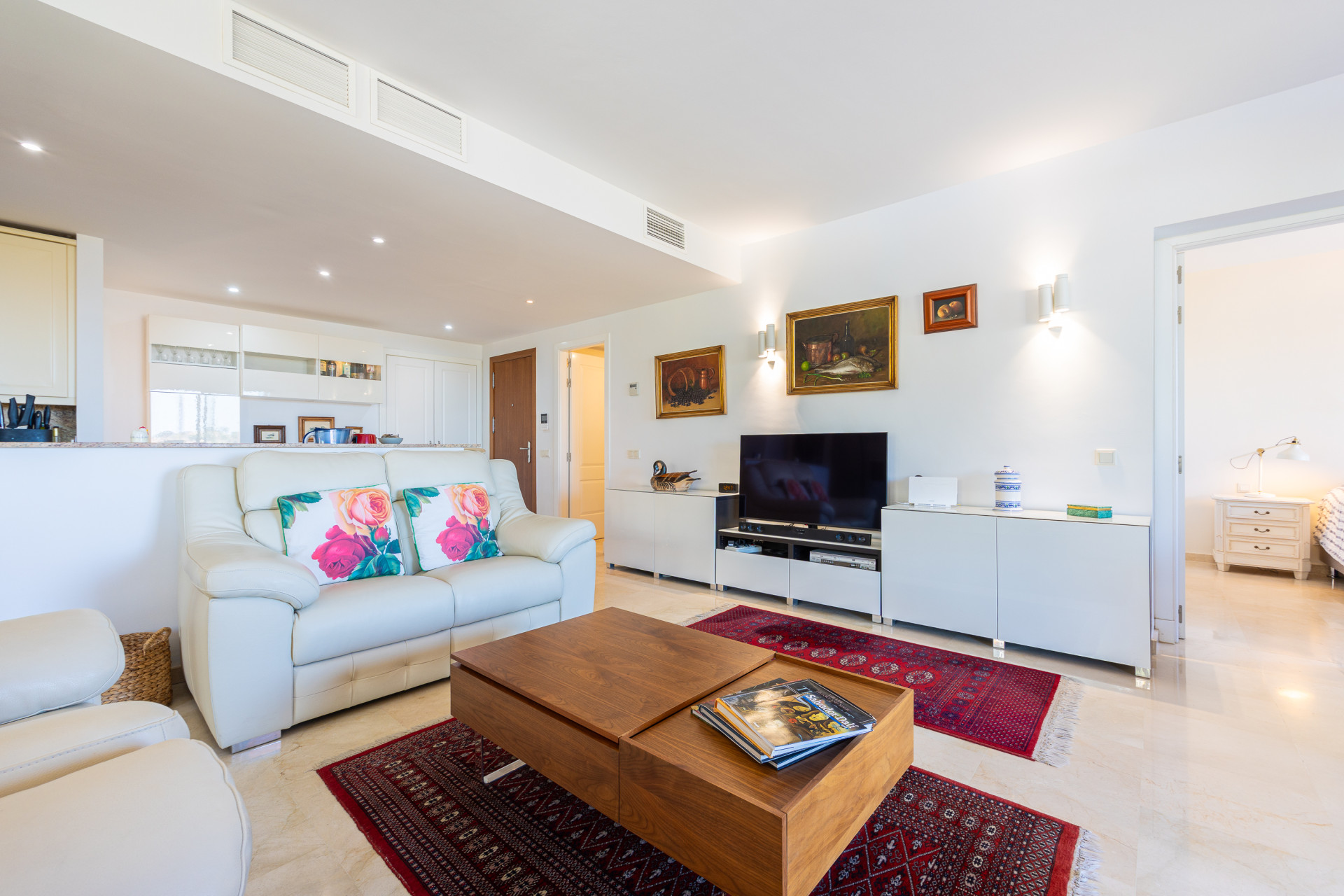 Corner Apartment with Sea Views & Pool in Calahonda — Calahonda