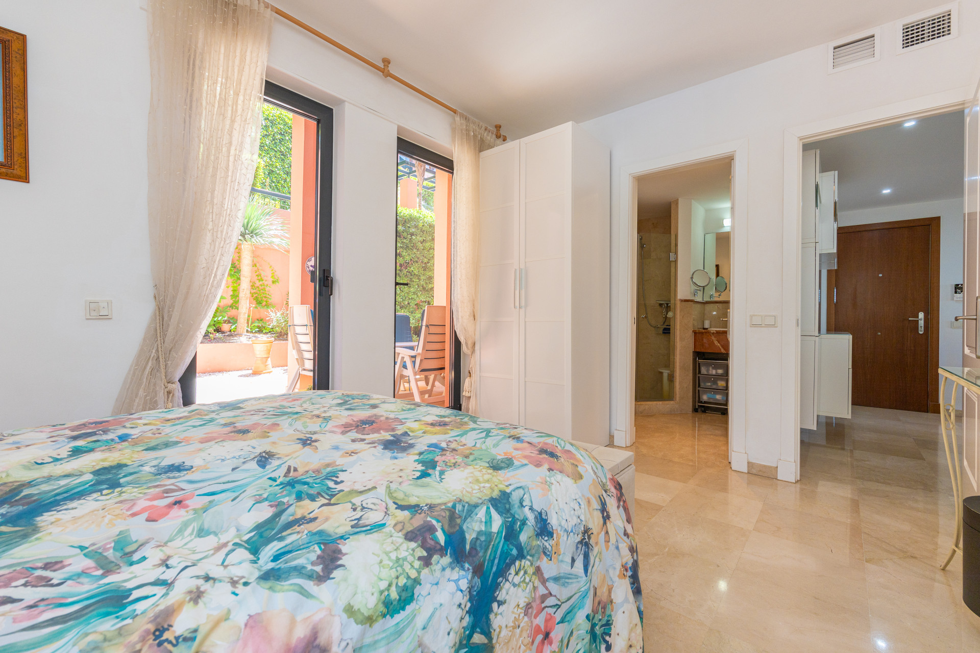Corner Apartment with Sea Views & Pool in Calahonda — Calahonda